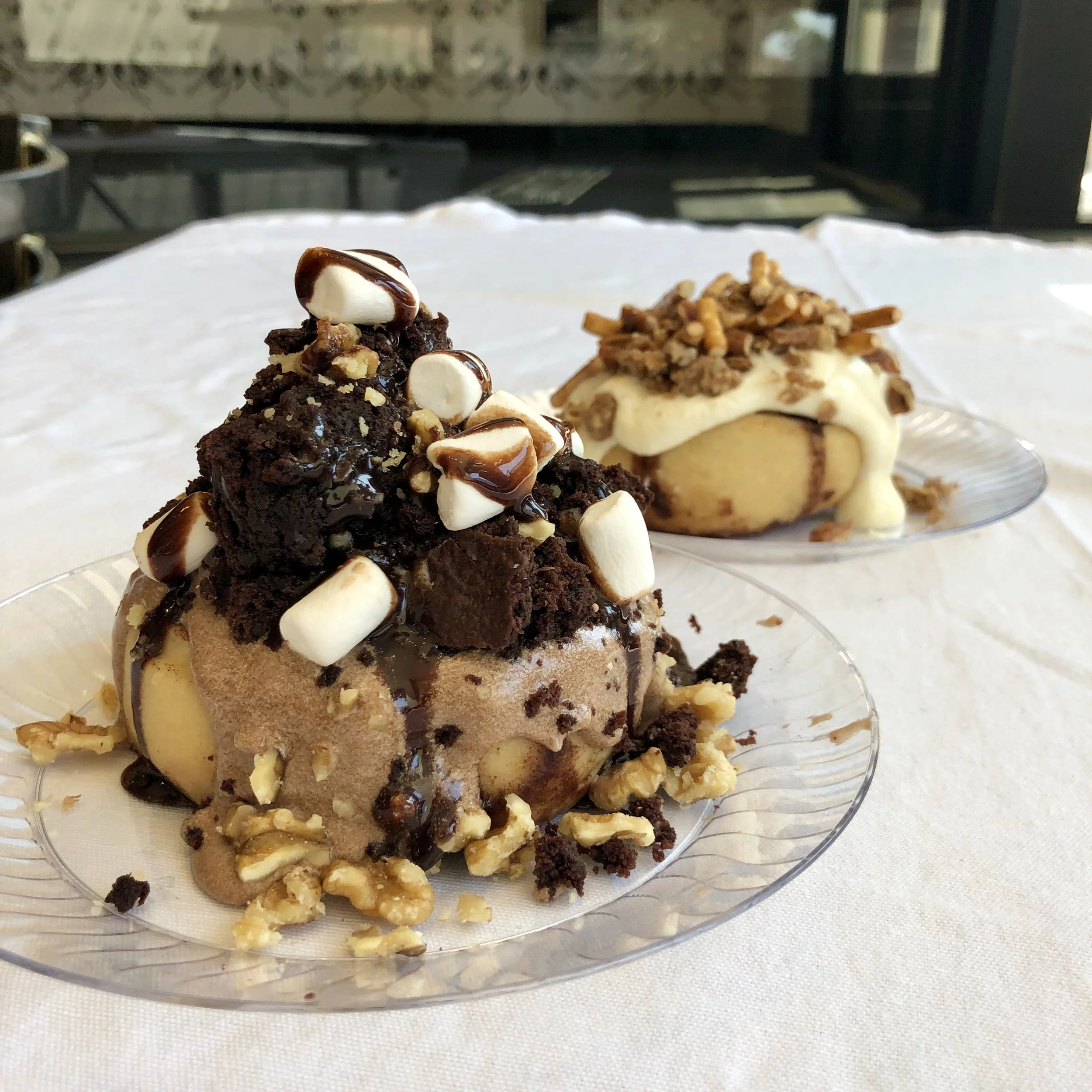 Cinnaholic Custom Cinnamon Rolls