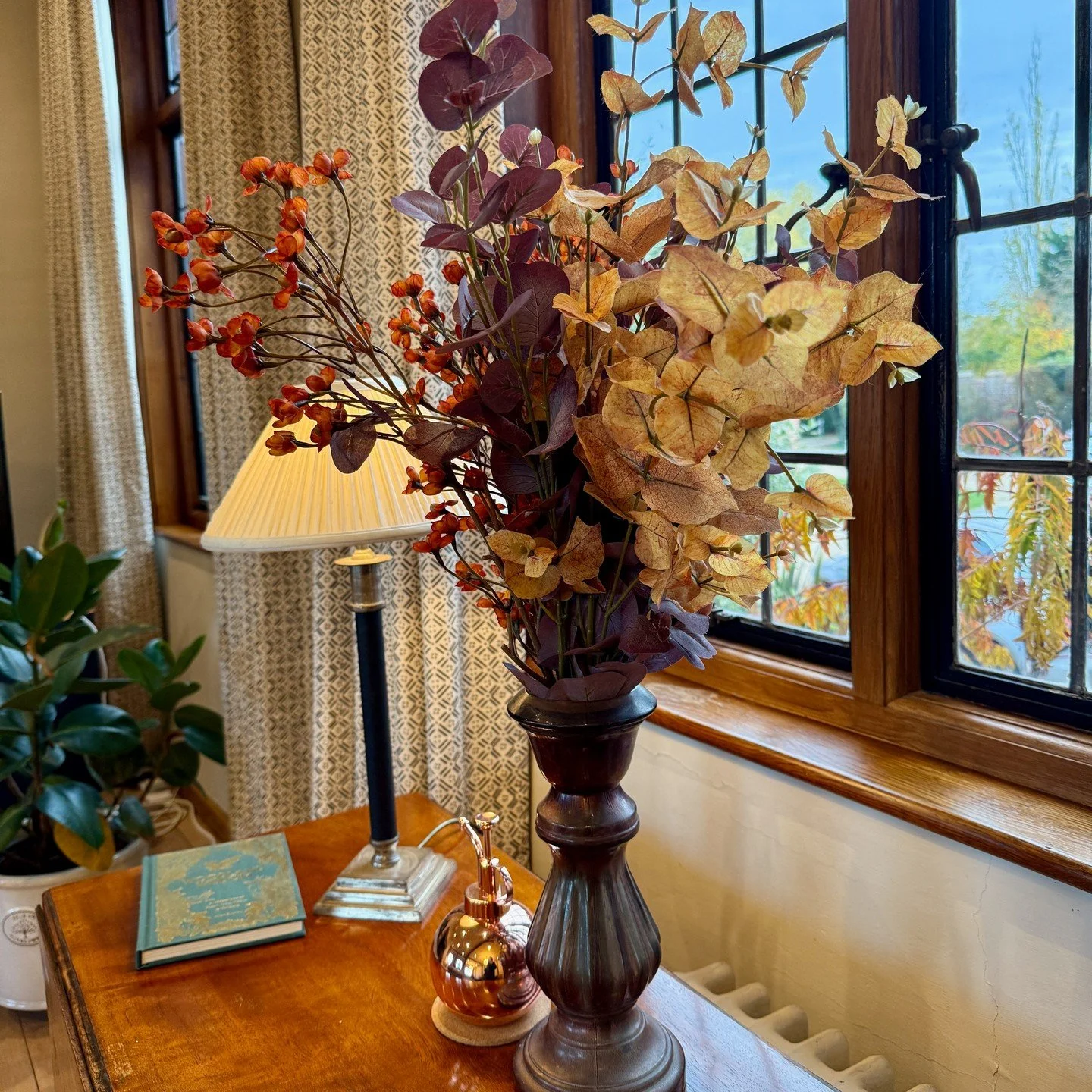 Autumn's colours - inside and out! 🍂

#ShoreHallUK #AutumnAtShoreHall #CountrysideEscape #AutumnGlow #SlowLiving #NatureInspired