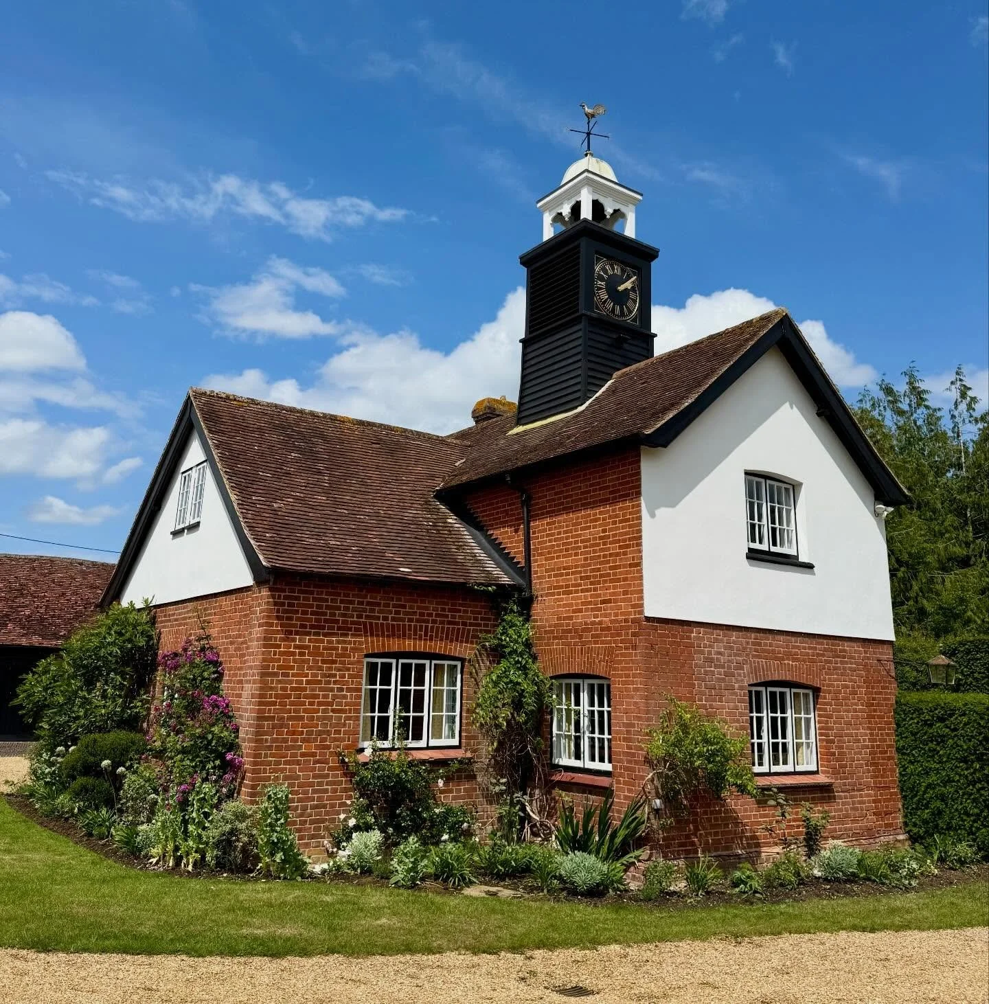 Imagine days on end with no technology &mdash; not even a watch. That&rsquo;s what our @wearetiderisers retreat guests will get to experience in a few weeks. 

🤨How will they know where to be and when? 

By our historic clocktower, and by the ringin