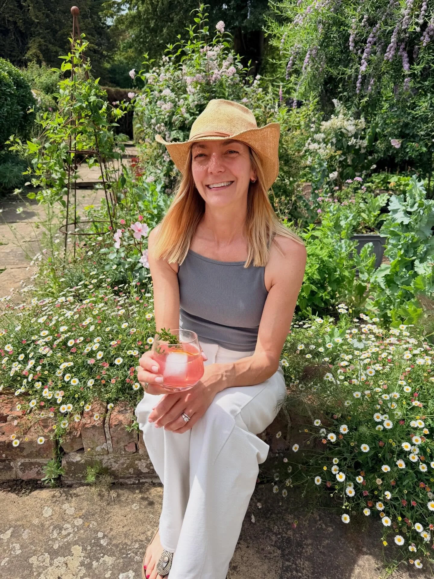 In case you missed your chance to try our Potager Gin this weekend, never fear &mdash; you can now purchase it at @finchingfieldpo and request it in your G&amp;T at @thefinchingfieldlion 🍸

Try it with @fevertreemixers pink grapefruit soda, a slice 