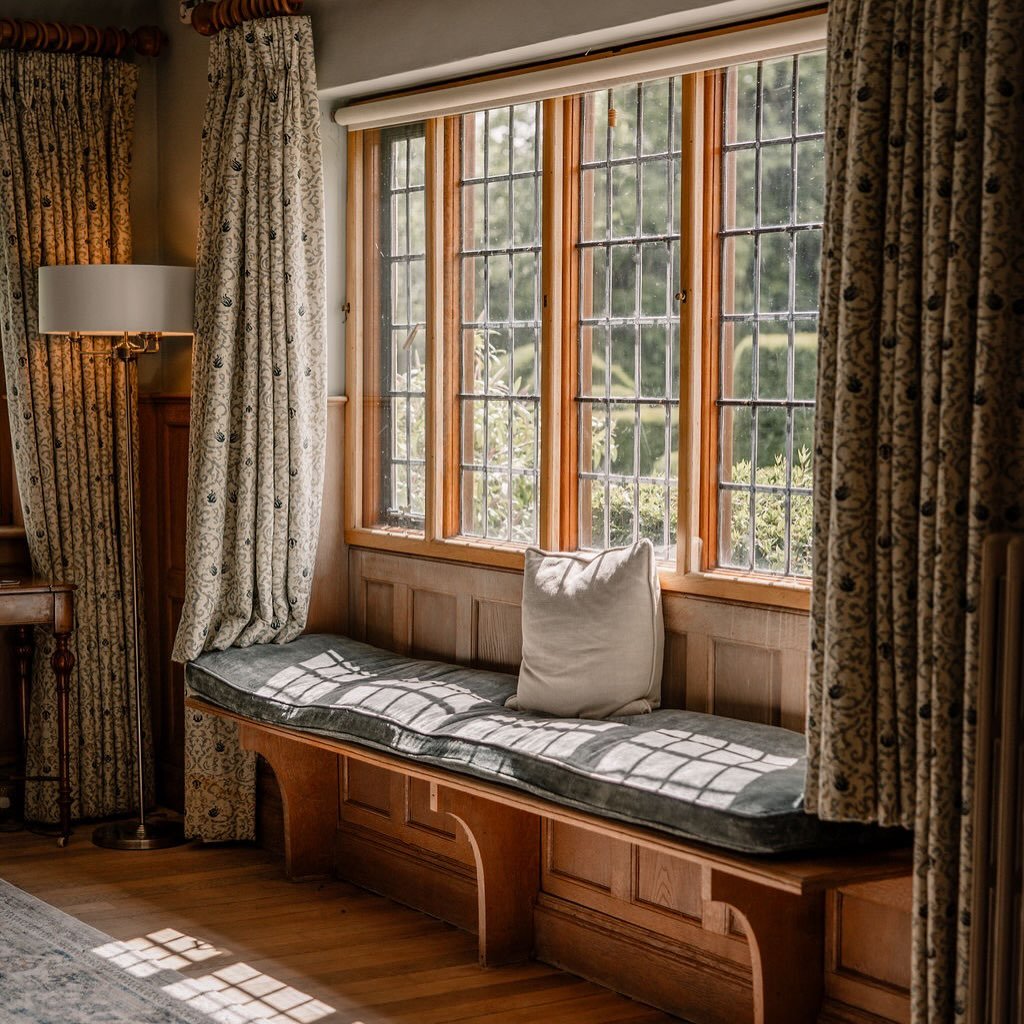 Looks like the high temperatures won&rsquo;t end any time soon. Luckily the thick stone walls of our 500-year-old manor keep things cool so you can always find a comfy place to escape the heat!

#HeatwaveEscape
#CountryHouseStay
#EssexHiddenGem
#Hist