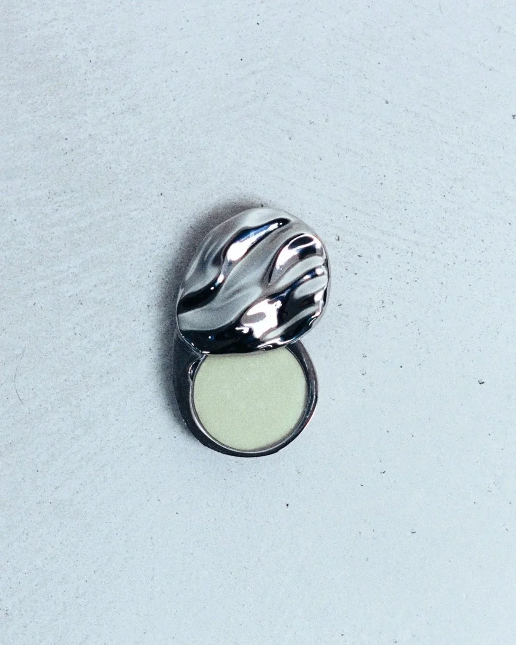 The solid perfume / Sacred