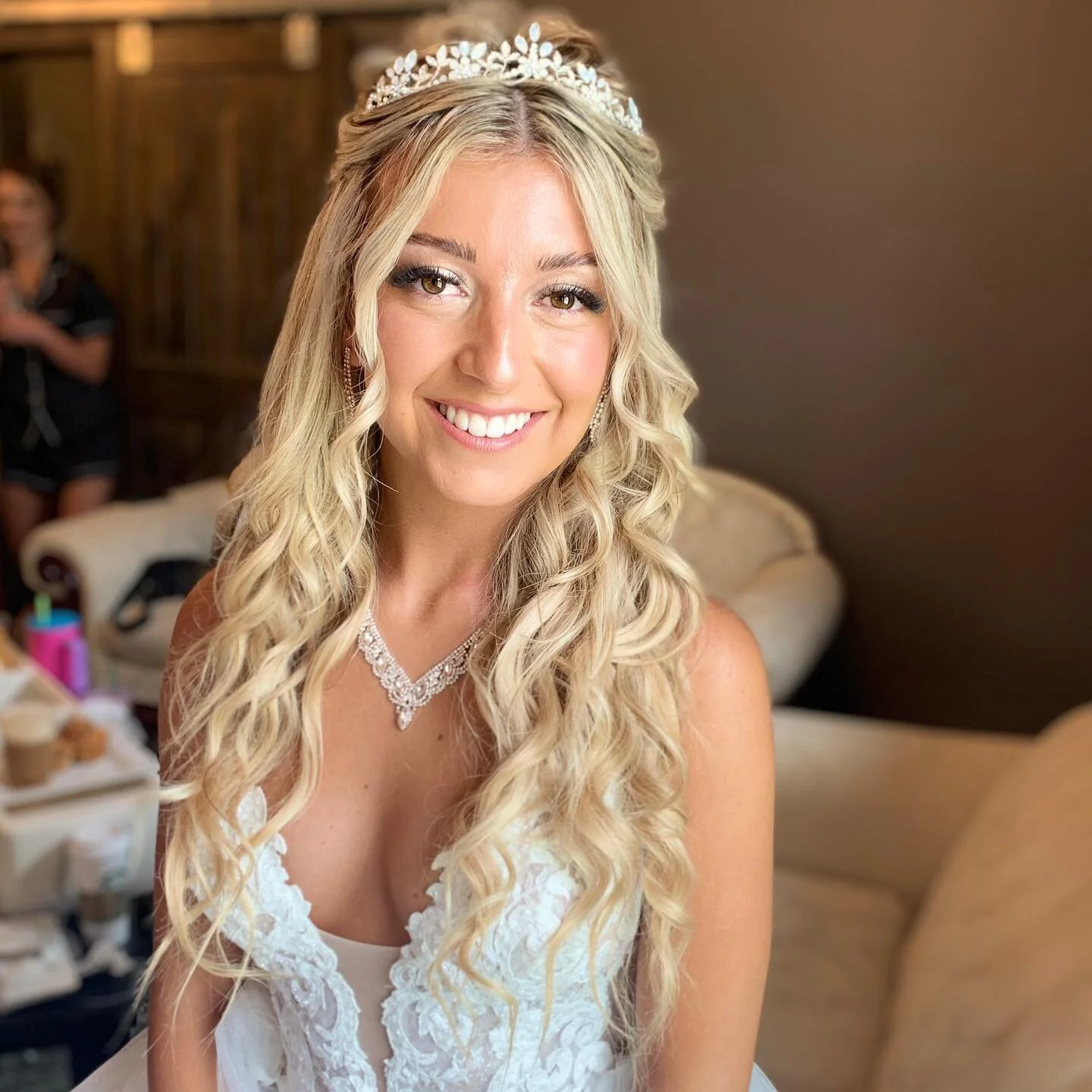 Todays bride done by @simplisticbeautymn. 

How stunning is this dress, let alone our bride @k_spin21.

#mnbride #minnesotabride #rollingridgestjoe #rollingridge #mnbridalhair #stjoemn #stjoemnbride