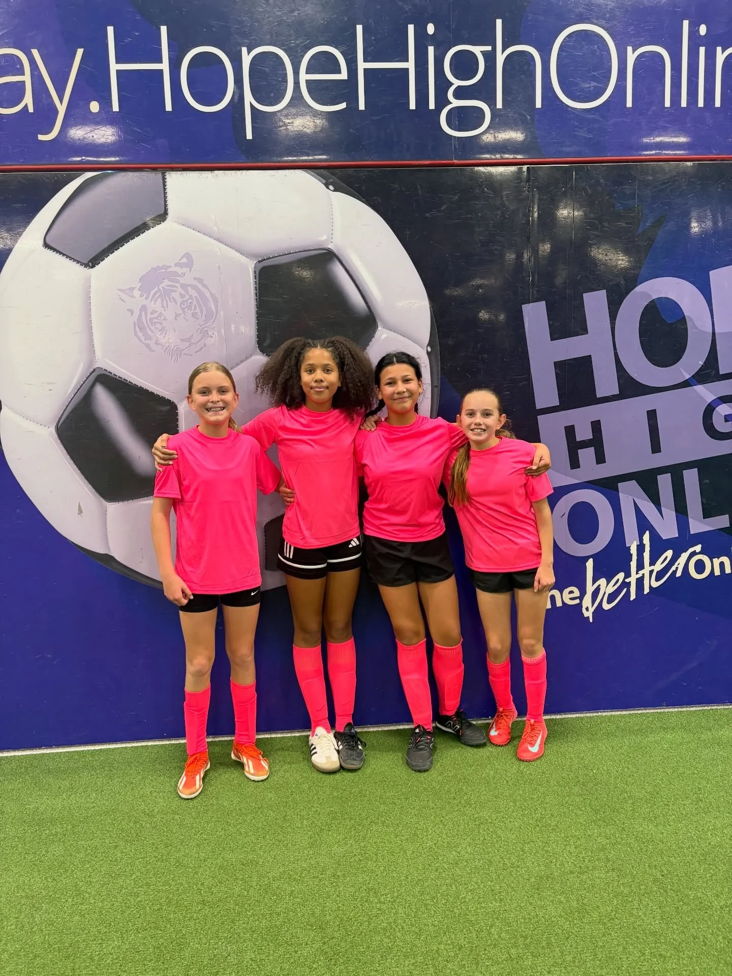 Nice to see a few of the Amore players getting some extra touches and playing a 3v3 tournament before this holiday. Congrats to the Pink Zesty Zebra Shampoos team for their championship!