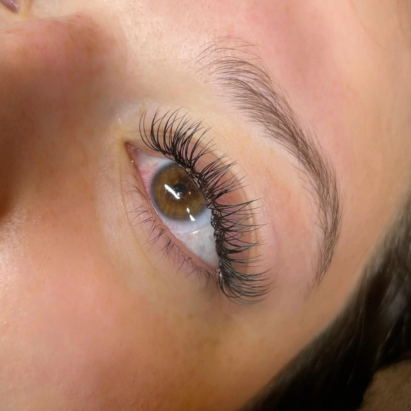 classics are making a comeback 🤩
typically i’m obsessed with volume lashes, but recently i’ve been loving the look of classics!