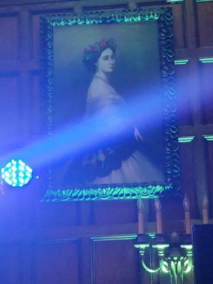 Pros of being a wedding DJ:
✅️ Free Plants

This guy interrupted my *sick* video to tell me this...

#random #lighting #dj #reels #evergreenevents #EvergreenEventsDJ #weddingdj #seattledj