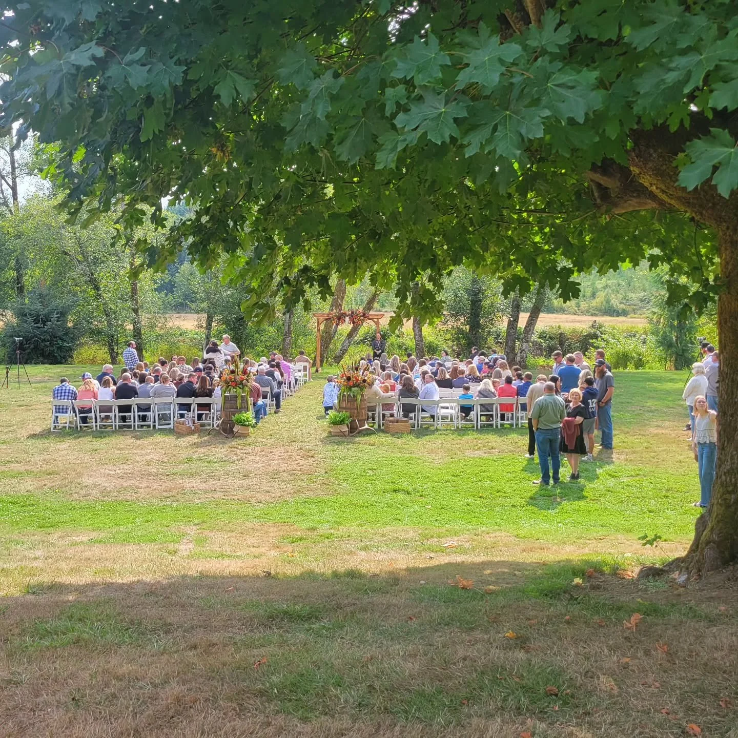 Another one in the books. 200-300 ppl invited to this wedding and it went off without a hitch. Got to work with a live band as well.

#lighting #dj #weddingdj #waweddings #EvergreenEventsDJ #evergreenevents