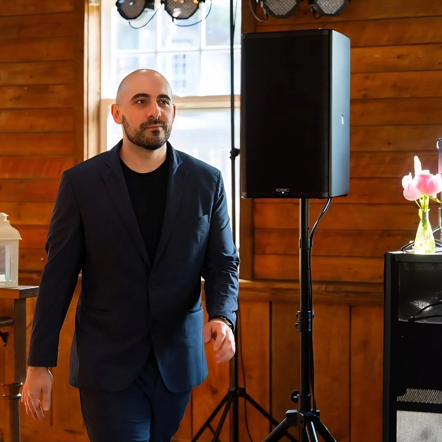 Me, walking away after telling someone "Yeah, I'll definitely play that for you" 😏 (I won't)

#weddingdj #seattledj #evergreenevents #EvergreenEventsDJ #nosongrequests #satire 📸 @elizacurl.filmsandphotography