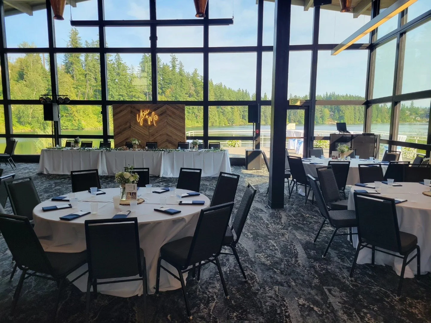 Some more shots from my last wedding at @lakewildernesslodgemv . Beautiful views of the lake and plenty of natural light and beauty. Dance party went off and everything ran smoothly 👍 

There wasn't enough room the corner for my setup, so I had to r