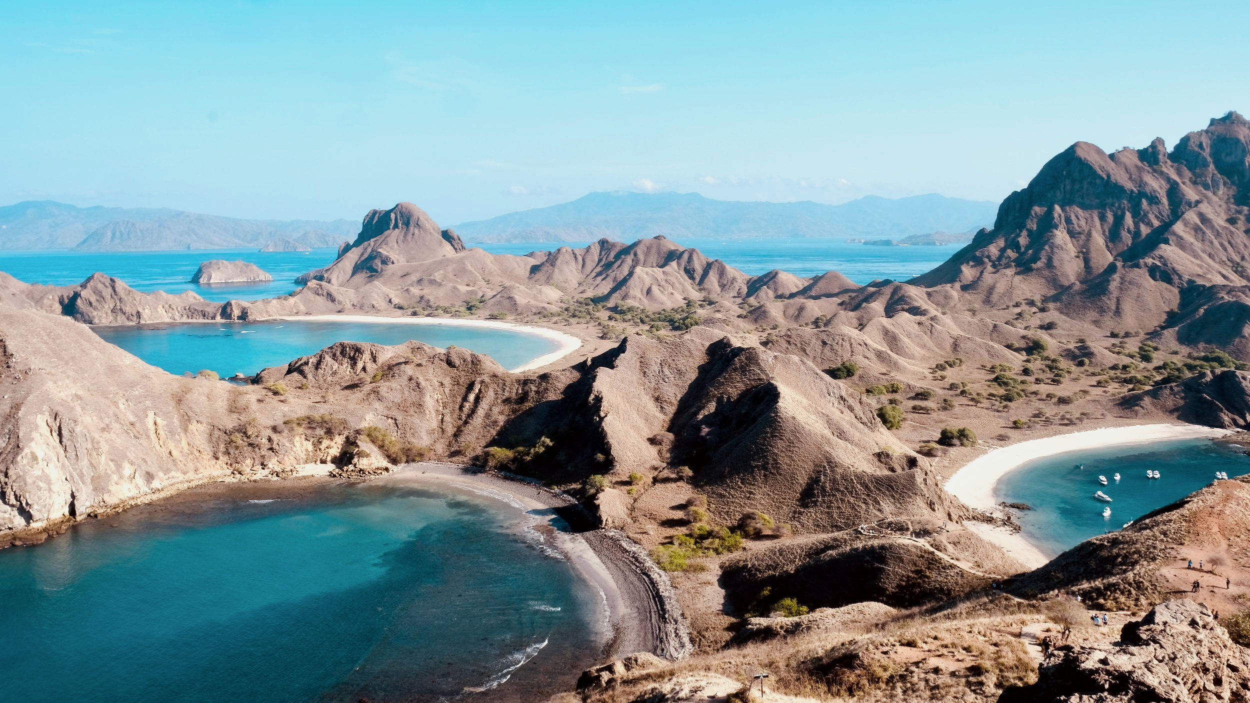 tour-flores-indonesia-komodo-padar-view.png