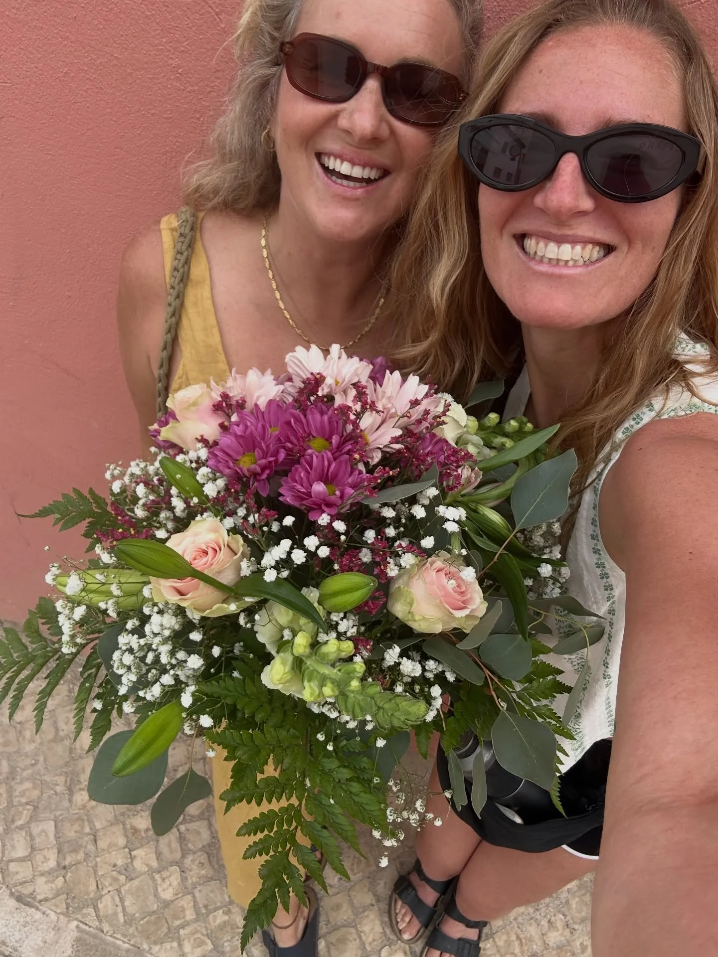 Signing off from anything that distracts me for the next two weeks as I venture into @thereconnectionretreats with my sister @drlaurenmacdonald 🍄👯&zwj;♀️❤️

Two weeks 
24 women 
Our incredible team 
Sisterhood and support 

May share some stories, 