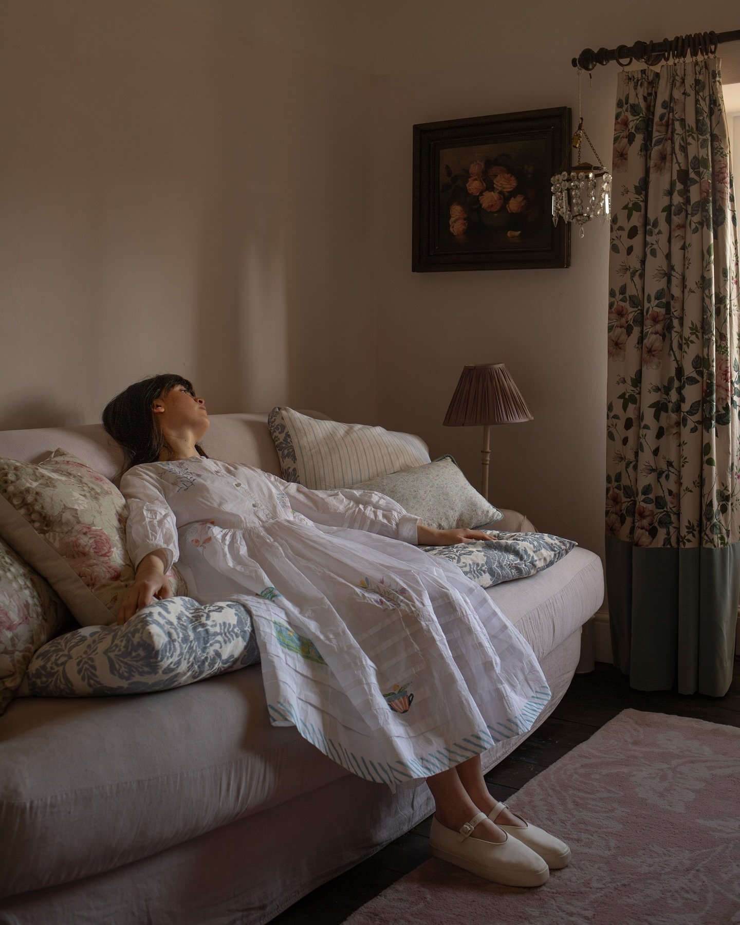 Dreaming 🤍 captured by magical friend @hana.snow in @rachelashwell &lsquo;s magical home 🤍⁣⁣
Dress &amp; lace slip @ekaco ⁣⁣
Shoes @loefflerrandall