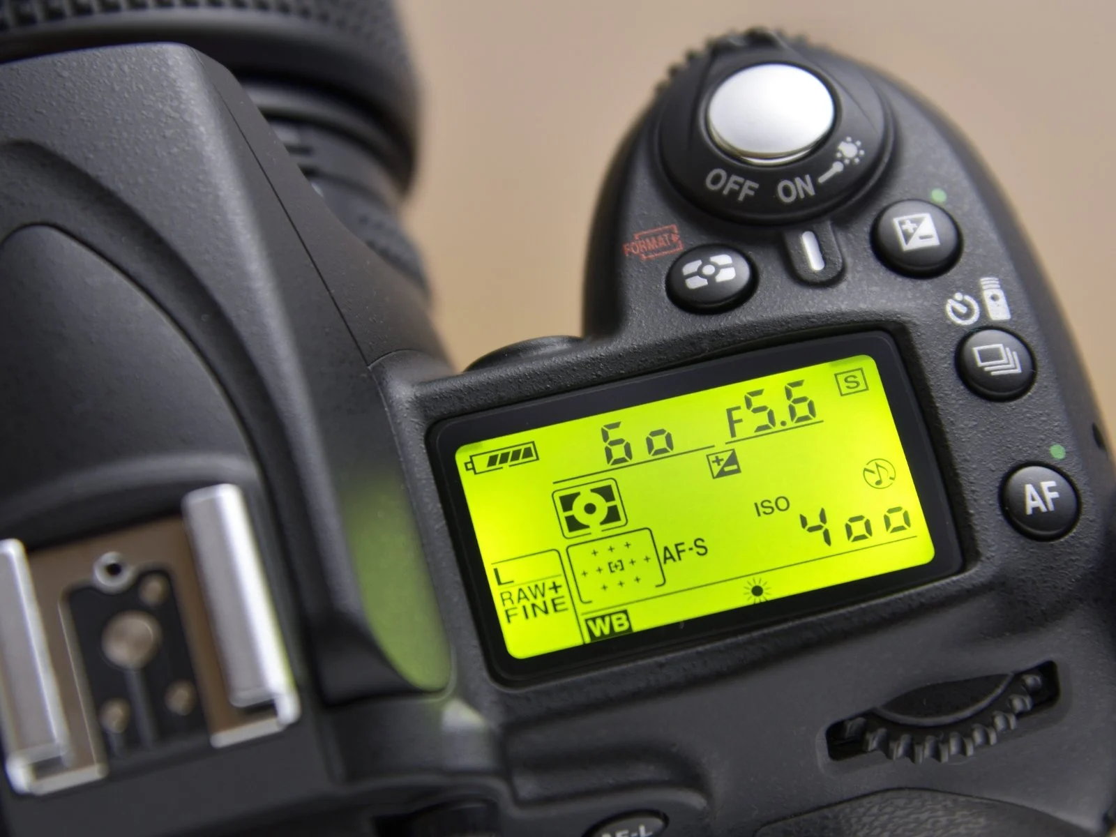 Écran de réglage d'un appareil photo Canon comprenant la vitesse d'obturation, l'ouverture et les ISO.