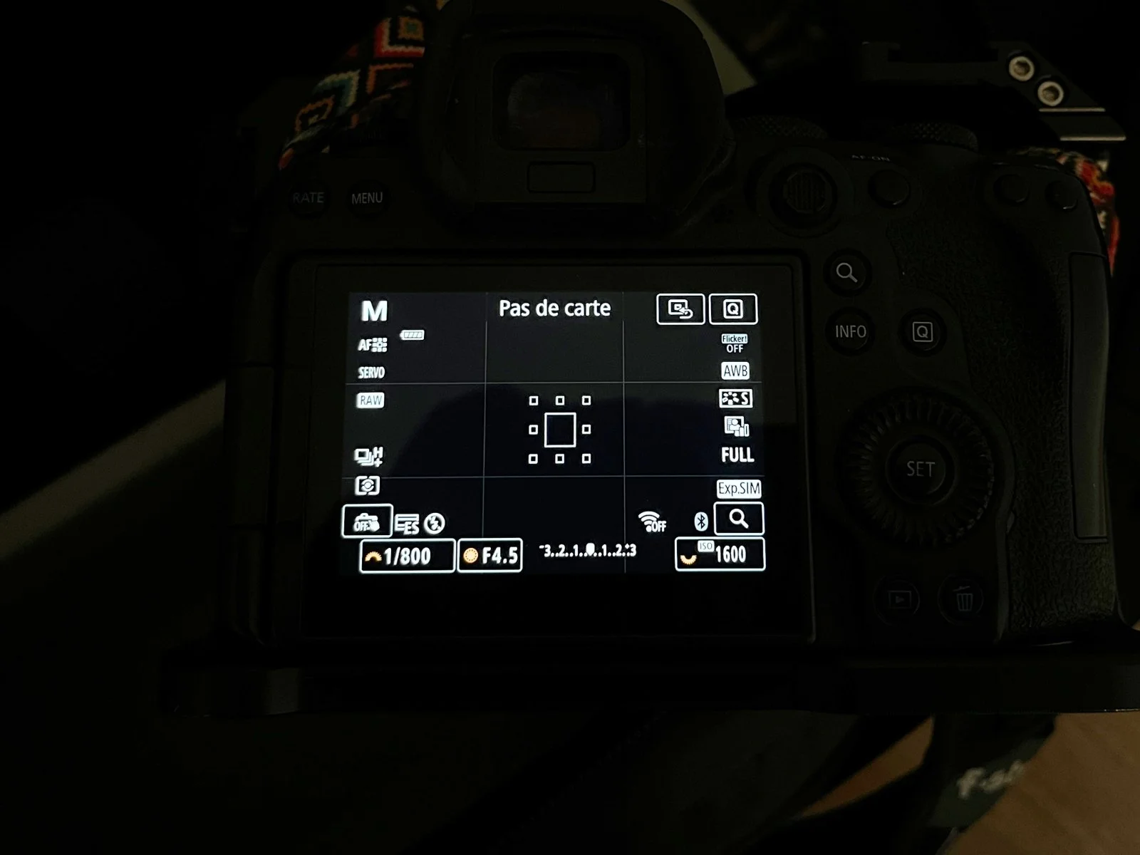 Message d'erreur "pas de carte" affiché sur l'écran du canon R6