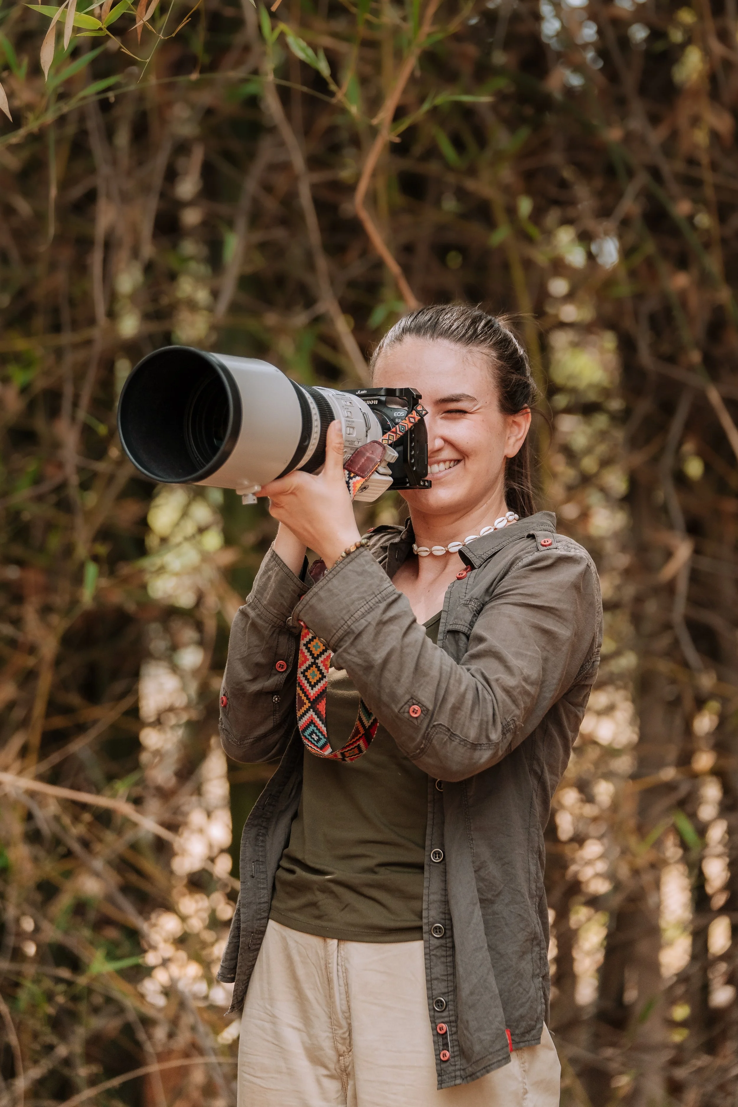 Photo de Jess Reporter entrain de photographier un animal sauvage