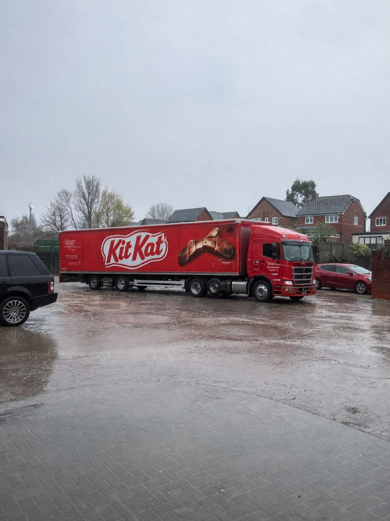 Got loads of chocolate to shift over the next couple of weeks&hellip; #Kitkat #KitkatHiest