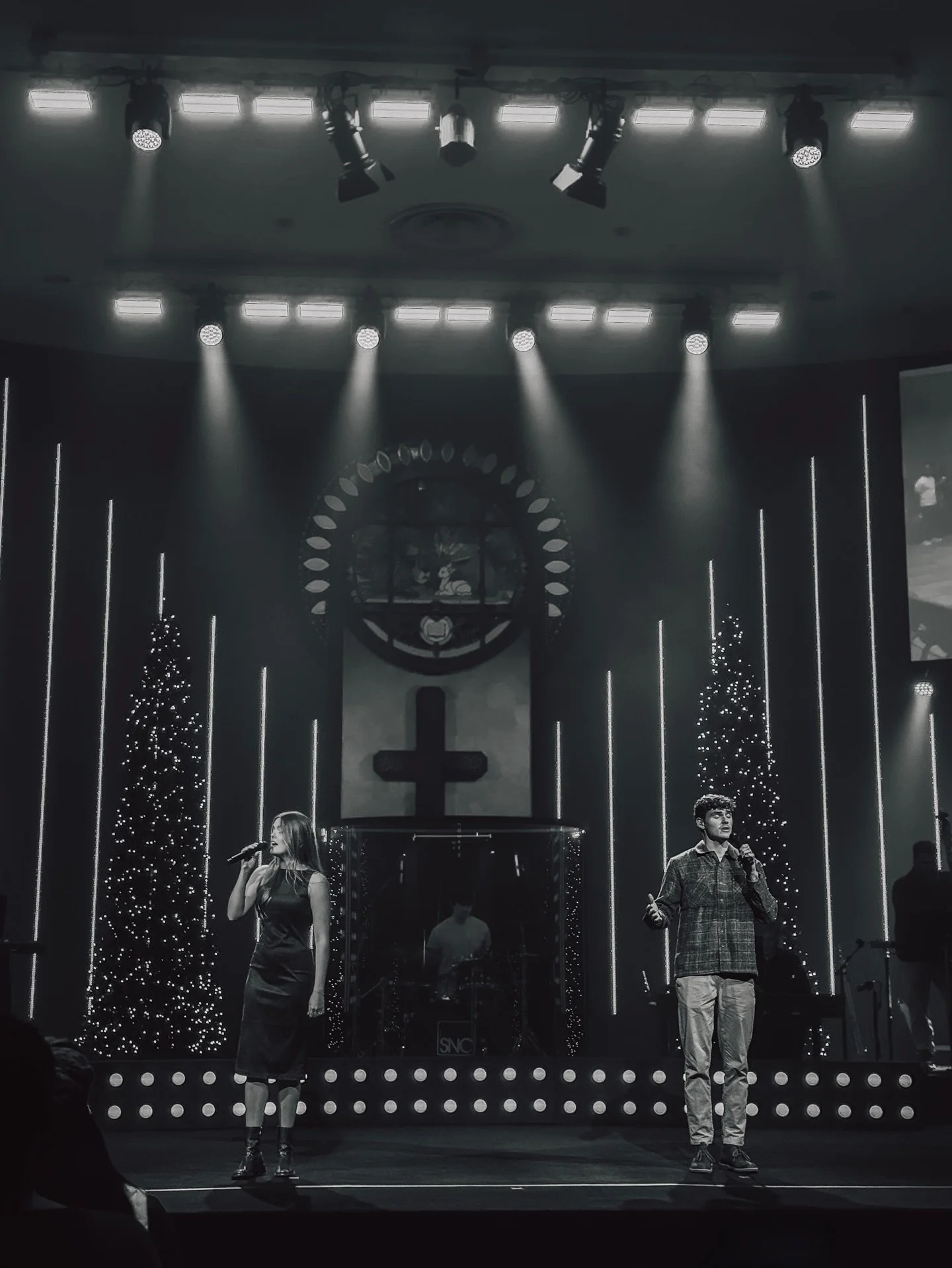 This evening we joined our SNC family to celebrate our everlasting Savior. (@codymcnichols) Pastor Cody joined Pastor Daryl (@darylblank) to bring the message while @kaseyraebrown and @ben.jeffers led us in a time of worship. Merry Christmas, Norwood