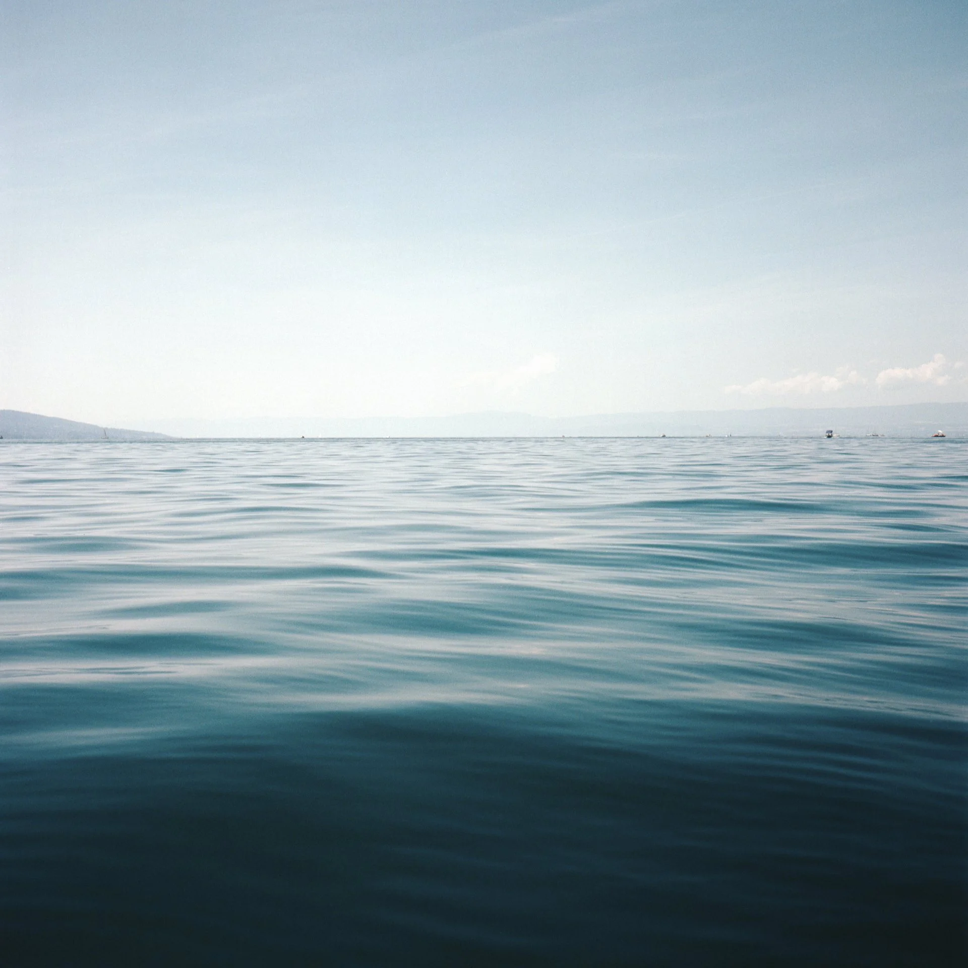 20240830_CaterinaLodo_Rolleiflex_LacLeman_Ete_Bleu-3-2.jpg