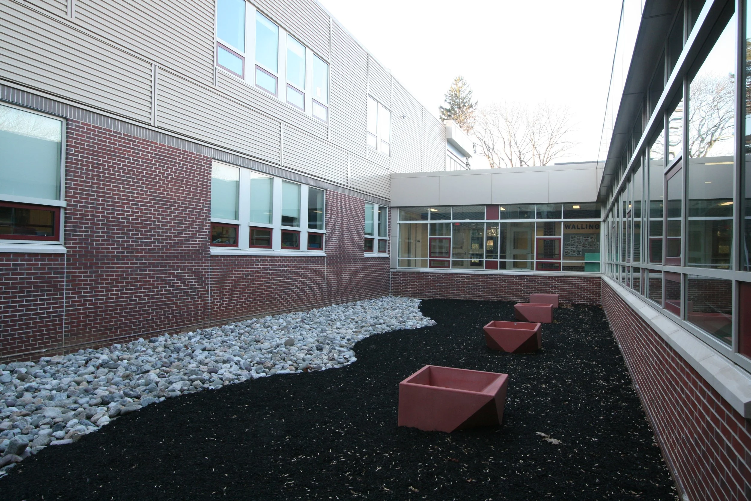 WallSwarthSD_WallingfordES-2089_3_Courtyard.JPG