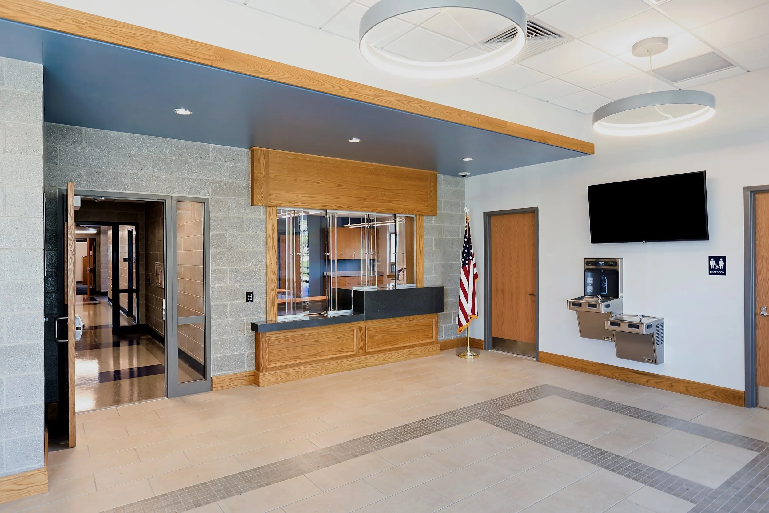WarringtonTwp_PoliceBldg-2406_3_Lobby.jpg