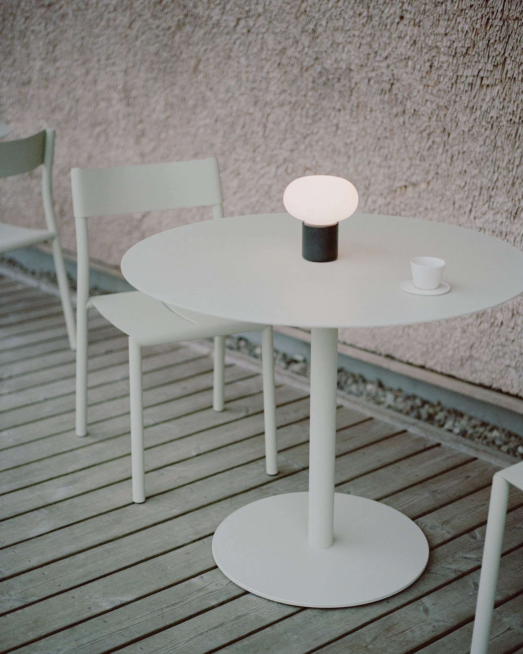 New-Works_Lifestyle_West-Coast_43231_42511_May-Bistro-Table-Round_May-Chair_Light-Grey_4.jpeg
