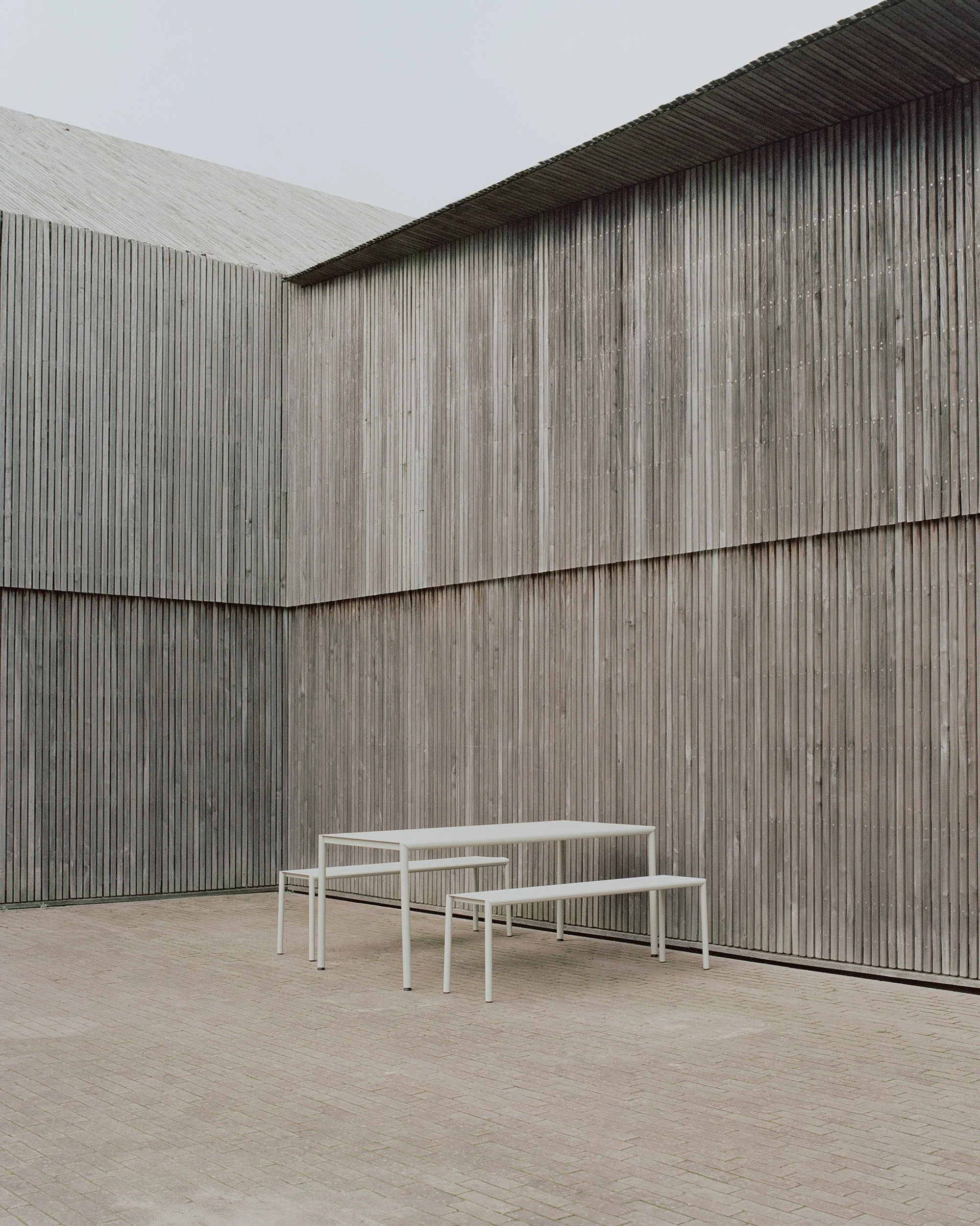 New-Works_Lifestyle_West-Coast_43211_42821_May-Bench_Table 170x85_Light-Grey_1.jpeg