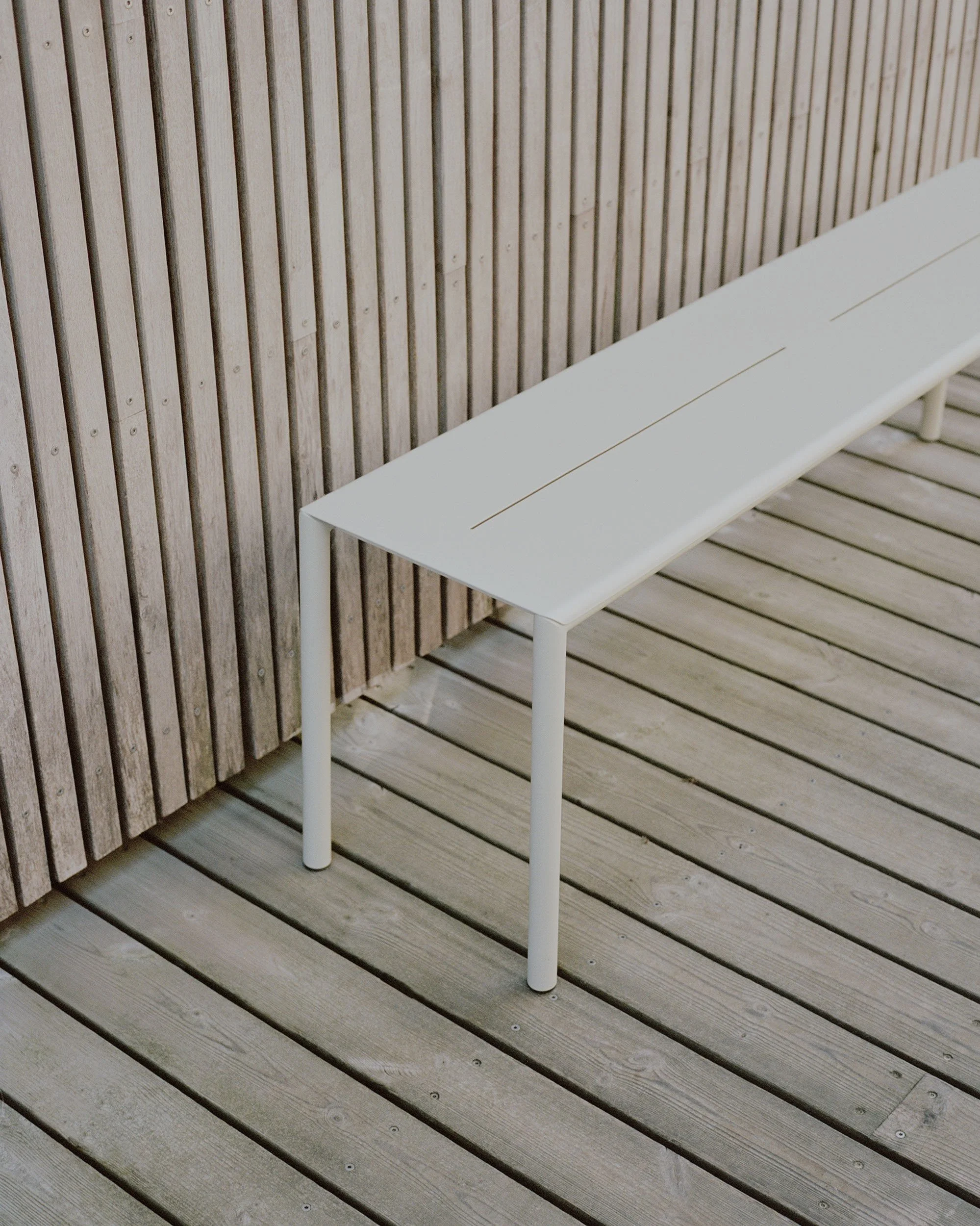 New-Works_Lifestyle_West-Coast_43211_May-Bench_Light-Grey_3.jpeg