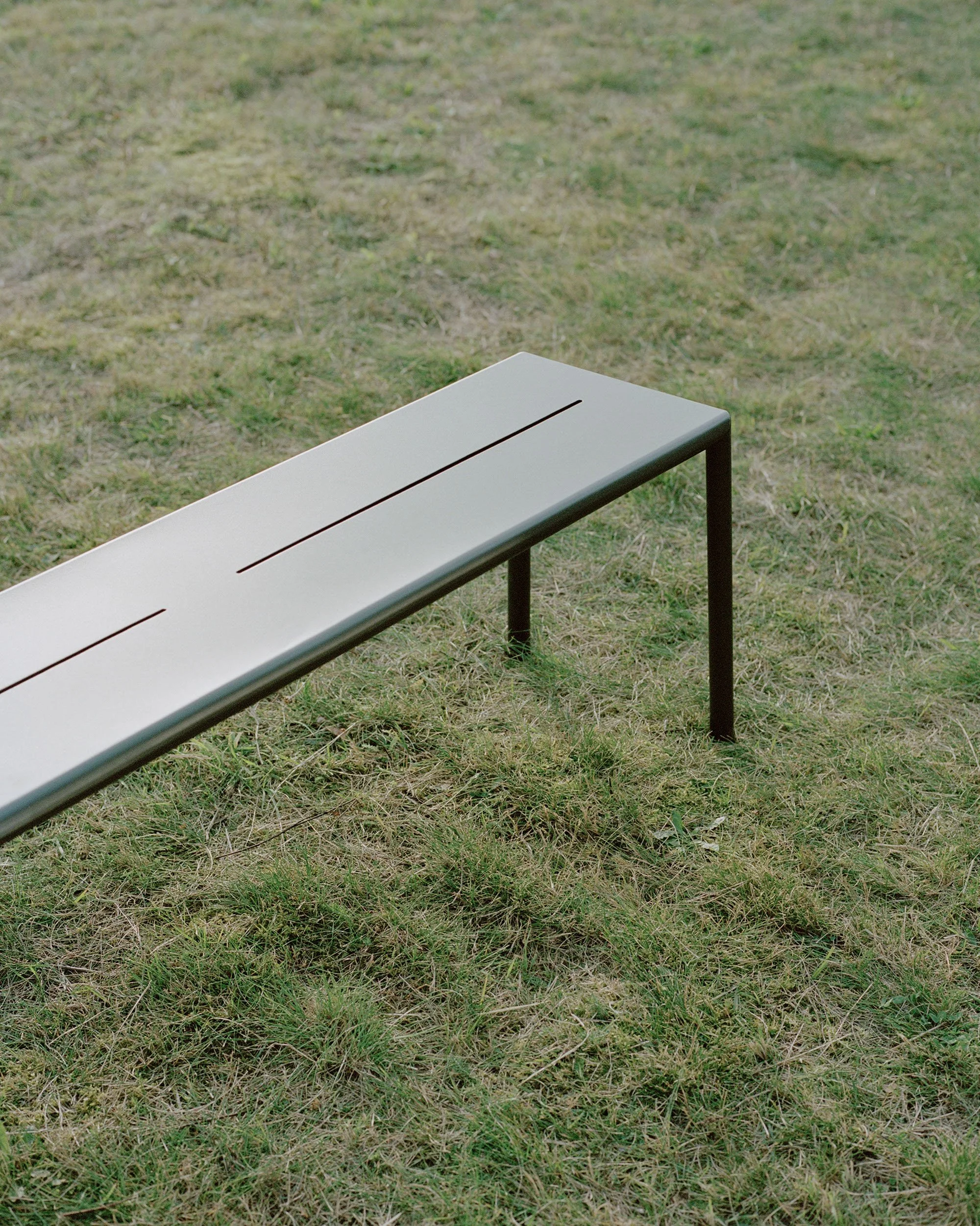 New-Works_Lifestyle_West-Coast_43210_May-Bench_Dark-Green_3.jpeg
