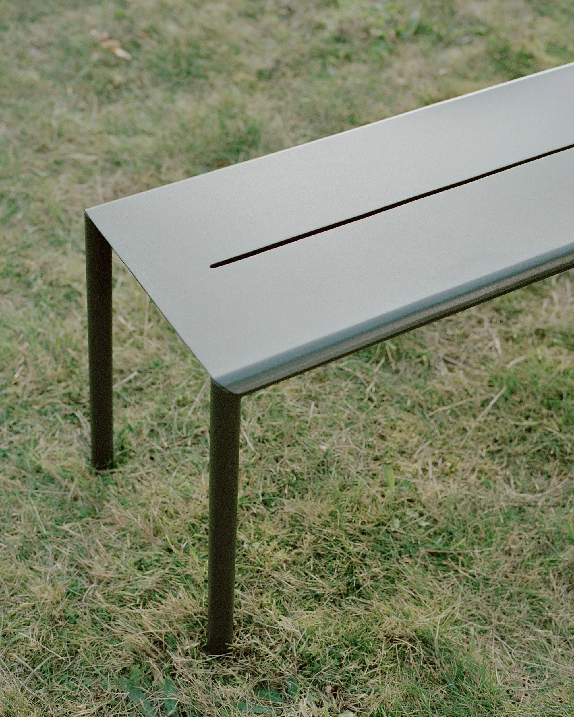 New-Works_Lifestyle_West-Coast_43210_May-Bench_Dark-Green_2.jpeg