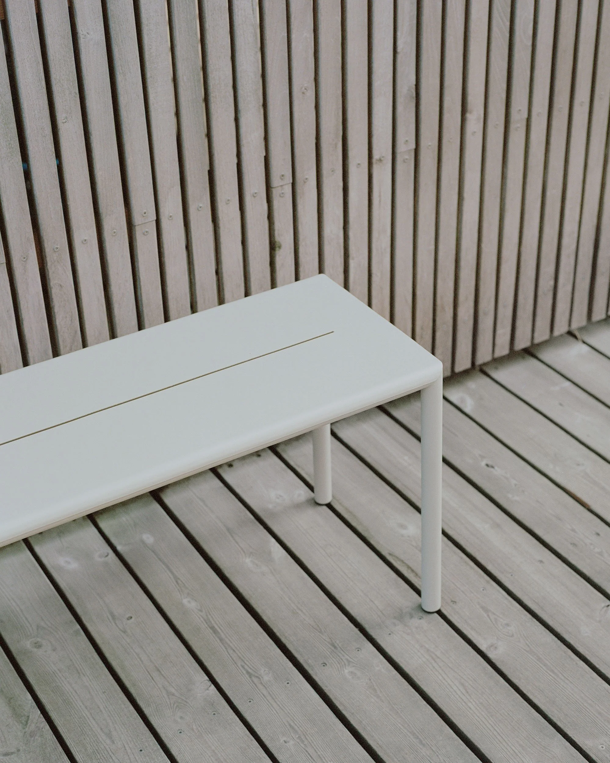 New-Works_Lifestyle_West-Coast_43211_May-Bench_Light-Grey_4.jpeg