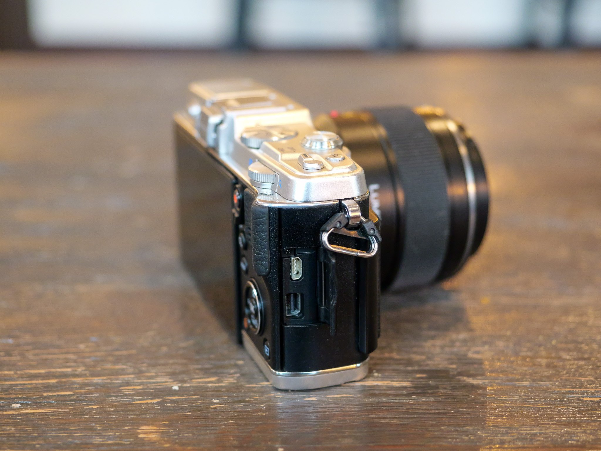 Olympus E-P5 Review - Ports