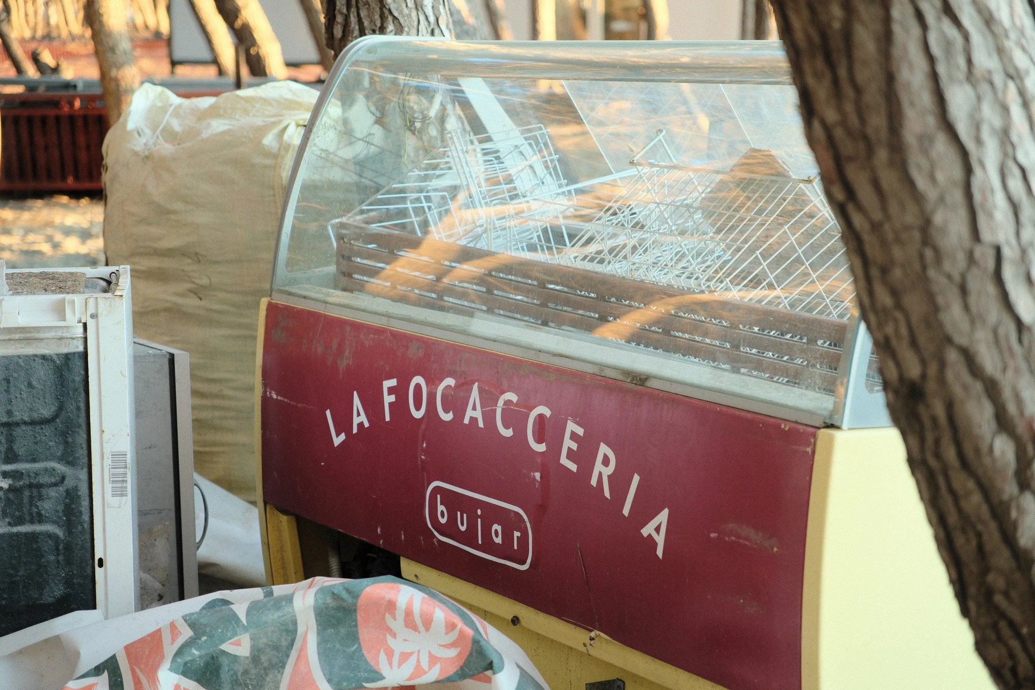 Old Gelato Stand - Fujifilm Pro Negative 400 Recipe