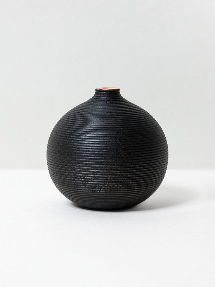 Musubi Vase - Sora - Black.jpeg