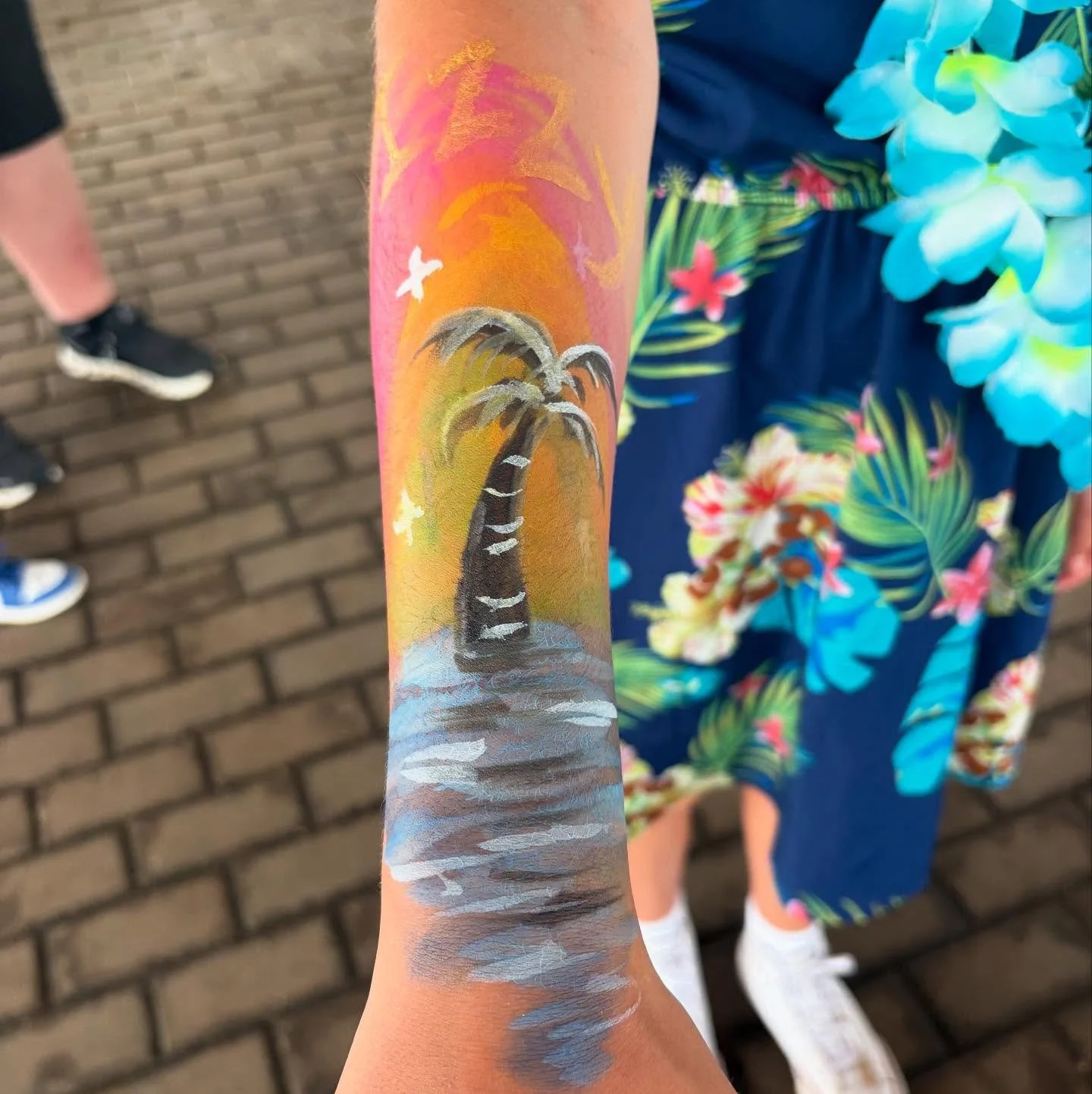 Congratulations Izzy and Brianna on your graduations!! I had a fantastic time at your party, which @acreativetouch1 took to the next level. Creating customized designs for all the kids to highlight their unique personalities was a blast - and some of