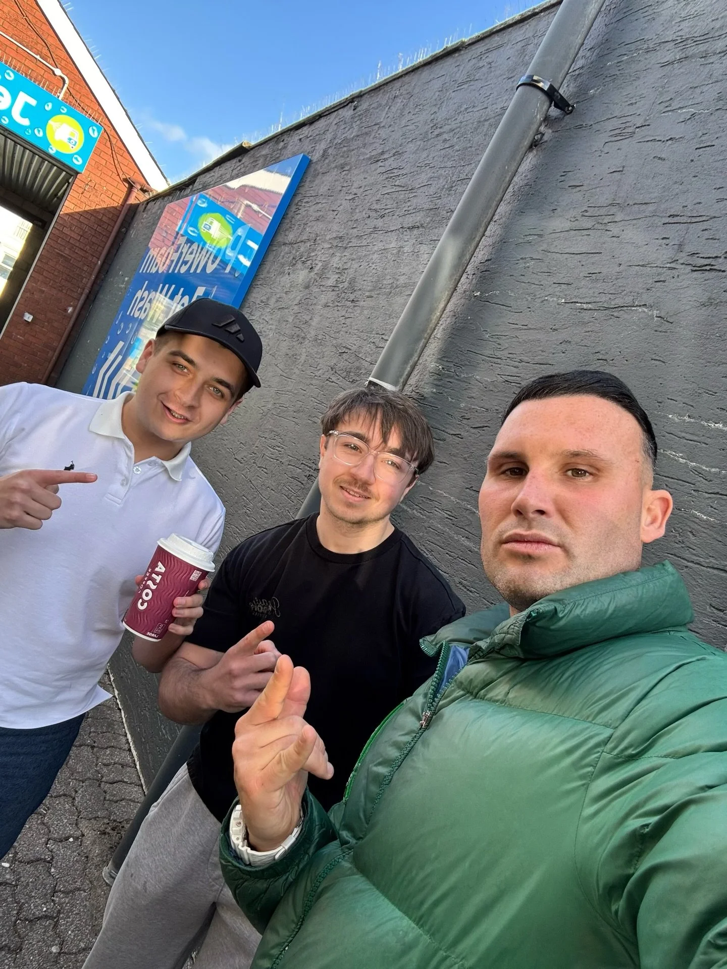 Great meeting @gymskin and @tommytokka today on the Cardiff leg of the UK tour 🤝

Amazing guys. Really appreciated the coffee on him. Black americano from a Costa machine of course (No beans were burnt). Sound guys all round, properly made our day!
