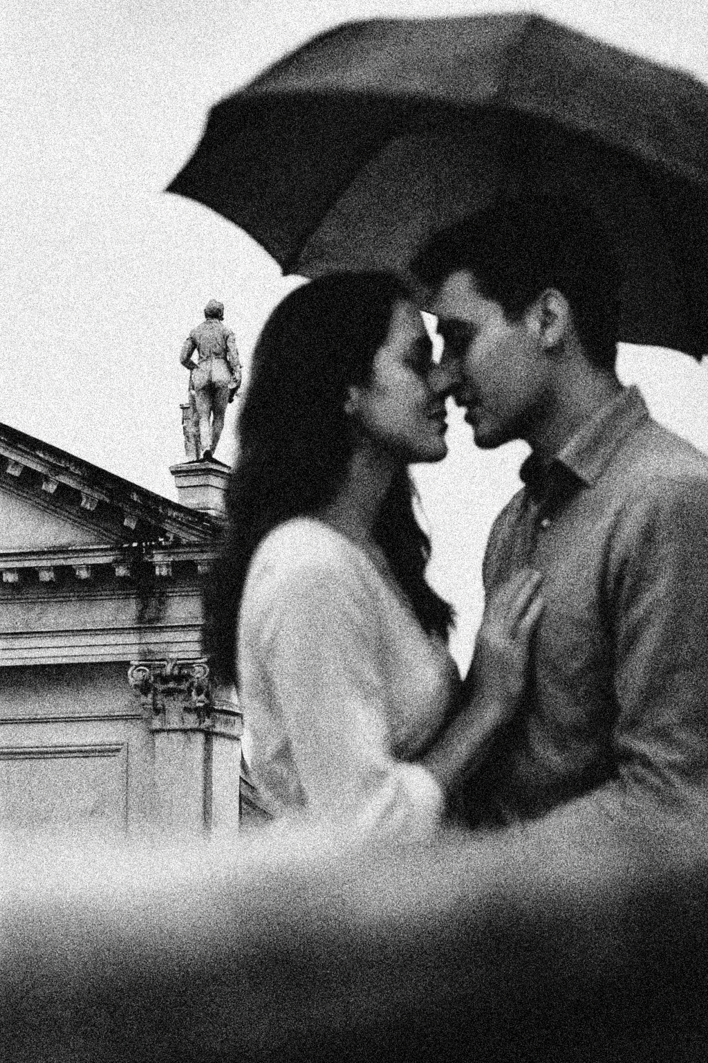 analog film portraiture across the canals and architecture of Venice
