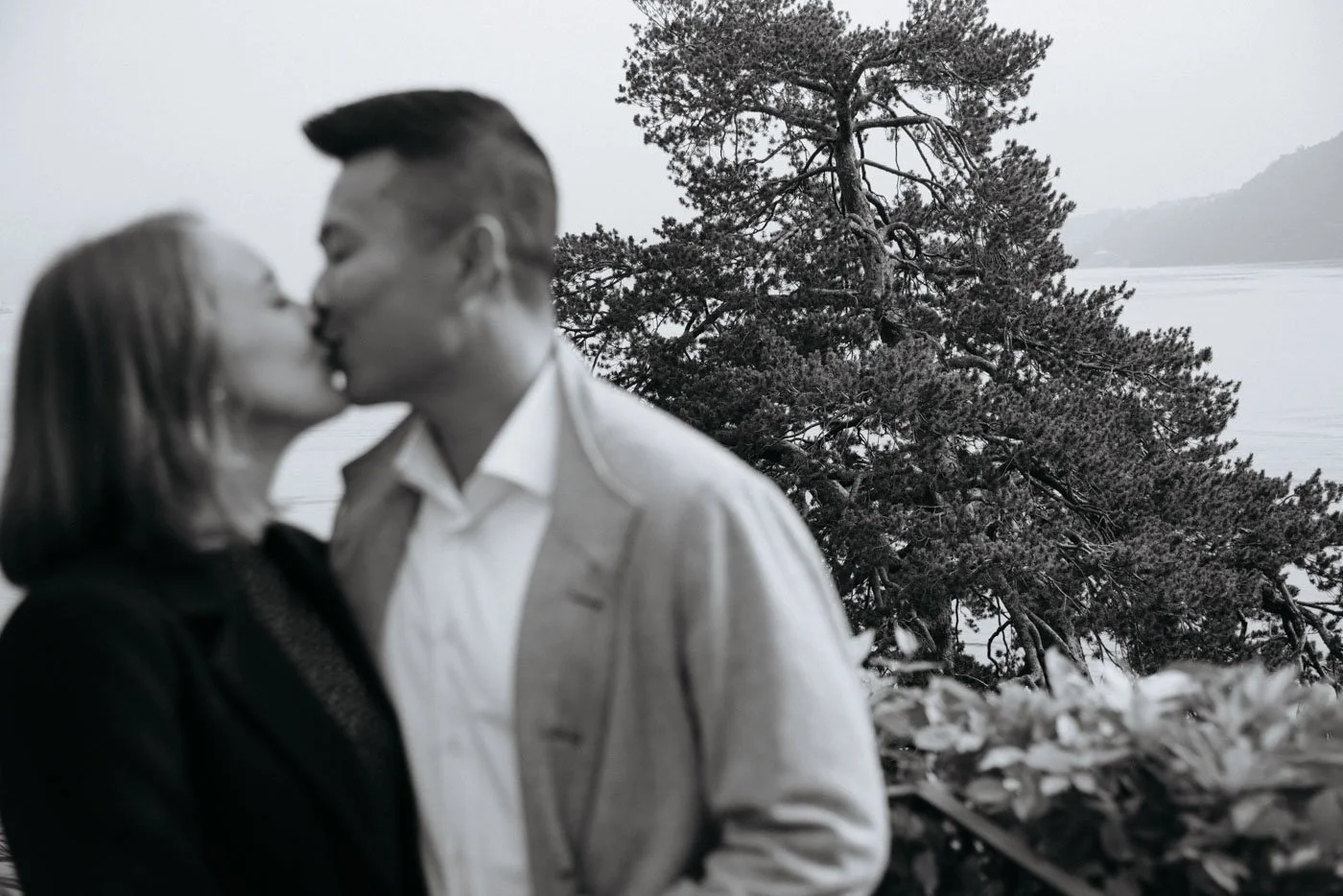 proposal photographer lake Como Villa Balbianello