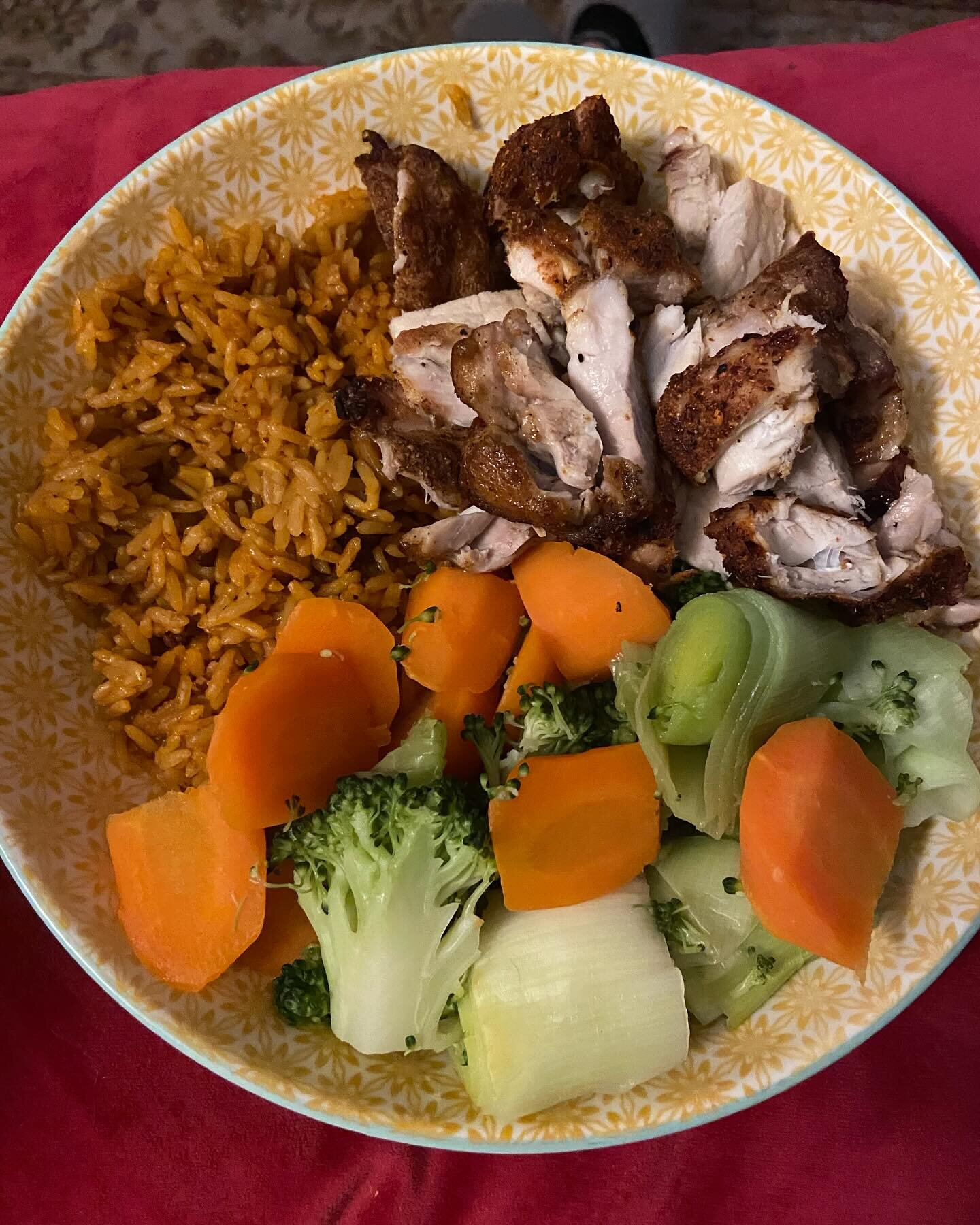 Cajun chicken, spicy rice and veg 👌

Simple, quick and tasty 💪🏻

Healthy eating doesn&rsquo;t have to be complicated ☺️

#healthydinner #mealideas #healthymealideas #chickenrecipie #ricerecepies #unclebens #fatlossmealplans #fatlossmealideas #simp