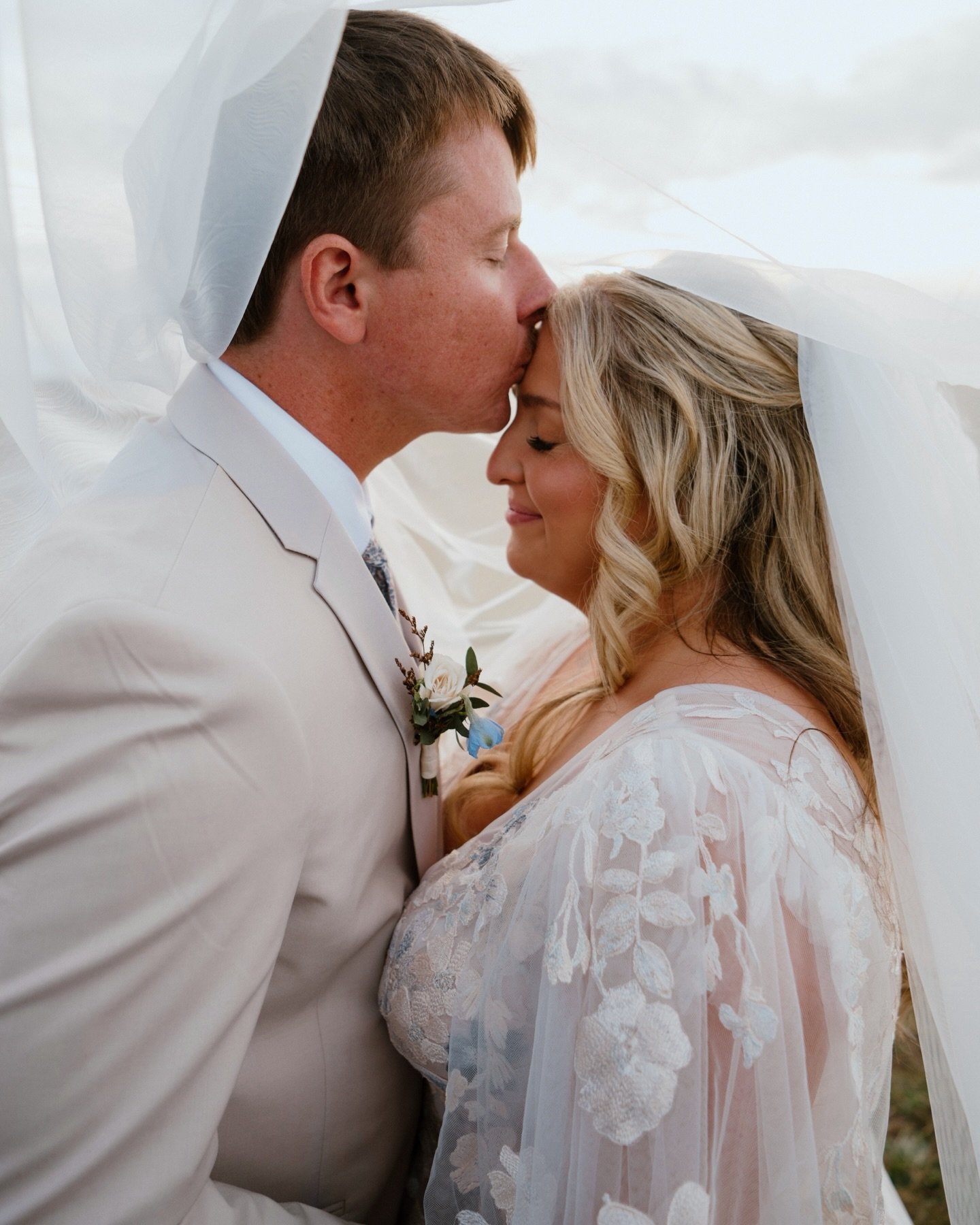 The Darbys🤍

photo: @katiemac.photos 
venue: @weddingsatlewallenfarms 
flowers: @southernpeachfloral 
dress: @allwhowander 
hair: @looksbymadison 
makeup: @makeupwith_madz