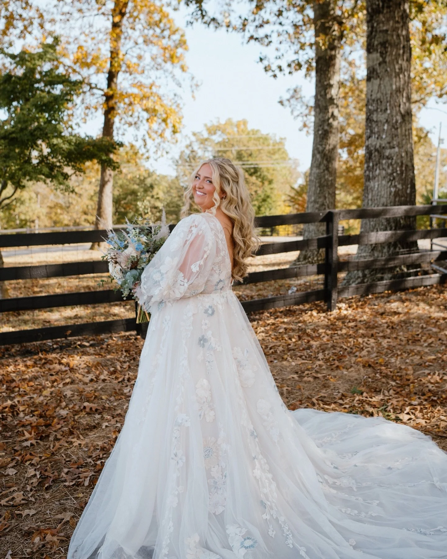 the girl, the dress, and her perfect florals 💐