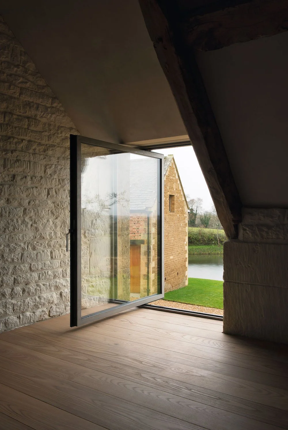 Modern English Farmhouse.jpg