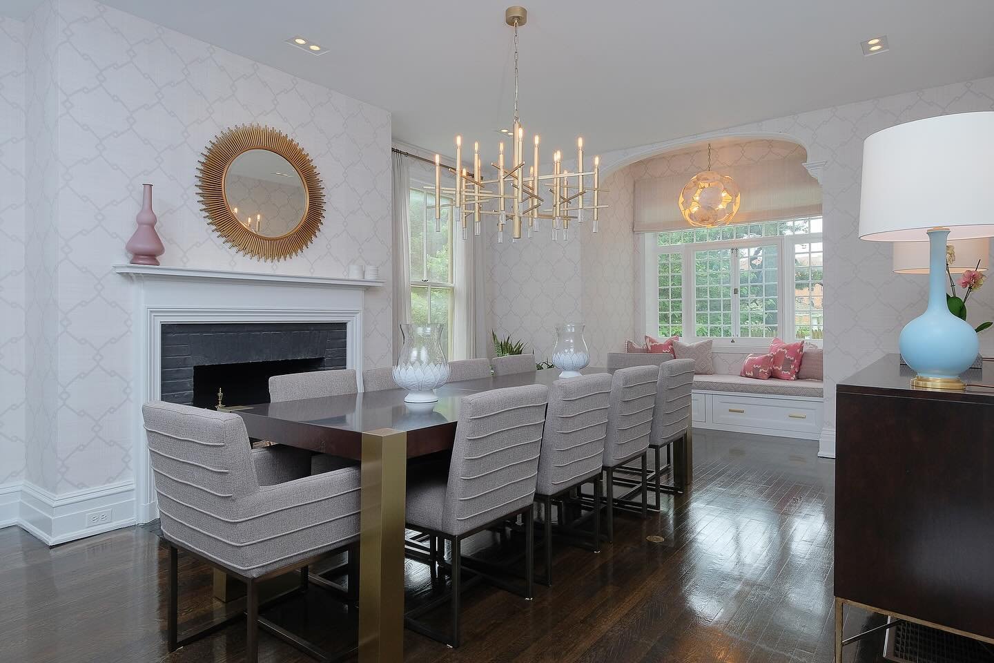 Flashback to this beautiful dining space we did a few years back in Long Island! #diningspaces #customspaces #loveyourspace #designerspaces #longislanddesign #gardencitydesign #dmdteam #dimackdesigns