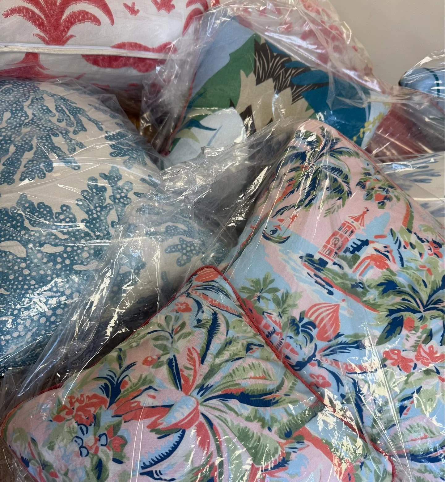 Pillows galore! Getting ready for our Delray install in a few weeks! #custompillows #loveflorida #floridavibes #itsallinthedetails #funinthesun #delrayjobs #delraydesigners #dmdteam #dimackdesigns