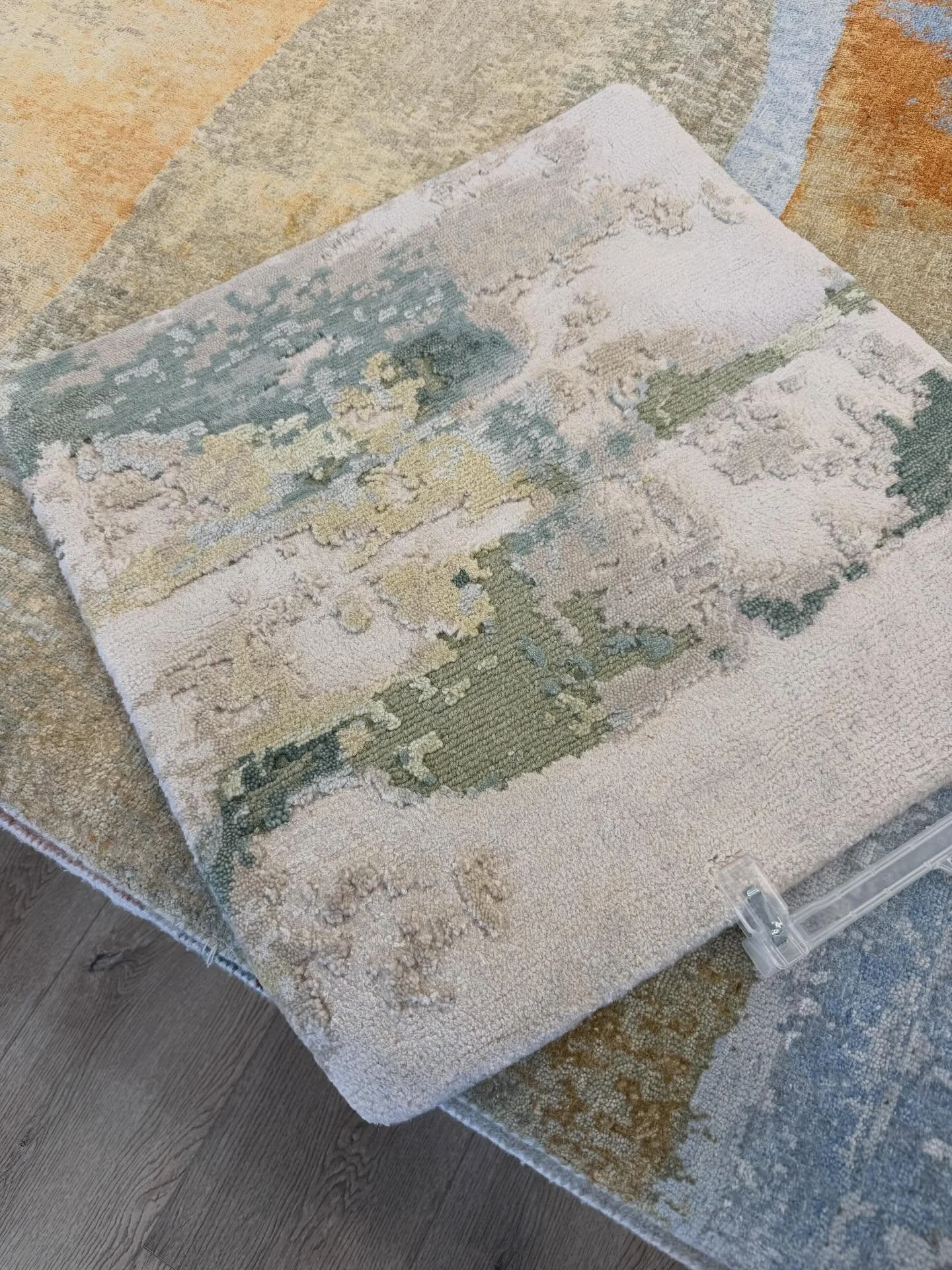 Rug shopping time!! #floridaprojects #customrugs #loveyourhome #dmdteam #dimackdesigns