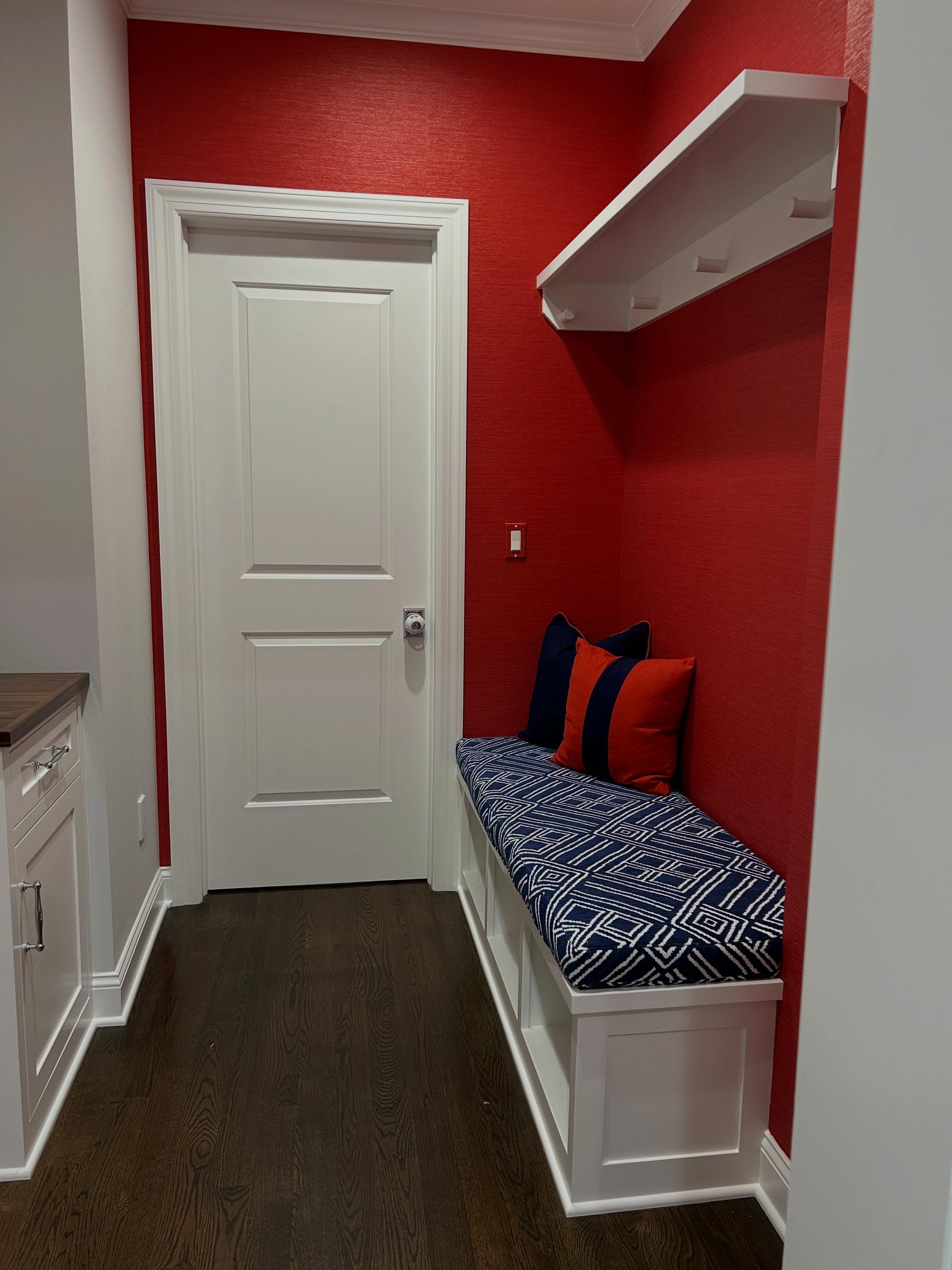 Mudroom goals&hellip;flashback to a mudroom we did a few years back. A complete transformation of the space! #mudrooms #dmdteam #dimackdesigns