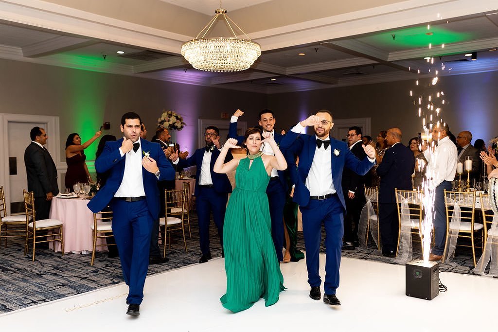 #FlawlessFriday 〰️ That moment when you arrive to the dance floor 💃🏻🪩🔥

Planning &amp; Coordination | Flawless F&ecirc;tes
Photo &amp; Video | @pineandforge 
Venue | @rustypelicantampa 
Dance Floor | @gabroeventservices 
DJ | @dj_hagz 

#TampaWed