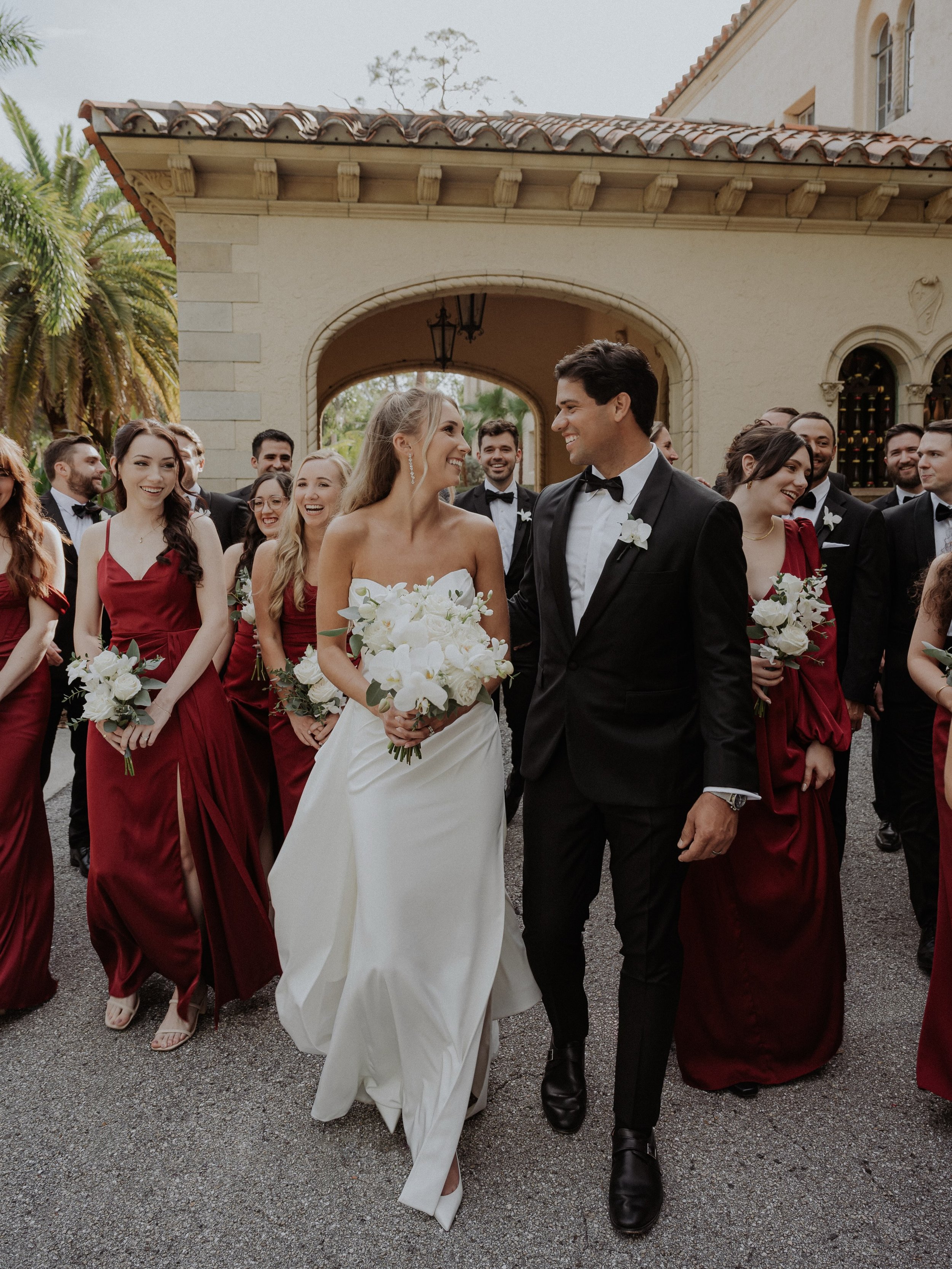 ☁️Throwback to this dreamy winter wedding day for Rowan &amp; Ryan in Sarasota!

&hearts;️ The weather, the spaciousness, the speeches, the ambiance, the whole bridal party &amp; the couple themselves&hellip; Sometimes, the key to carrying out the pe