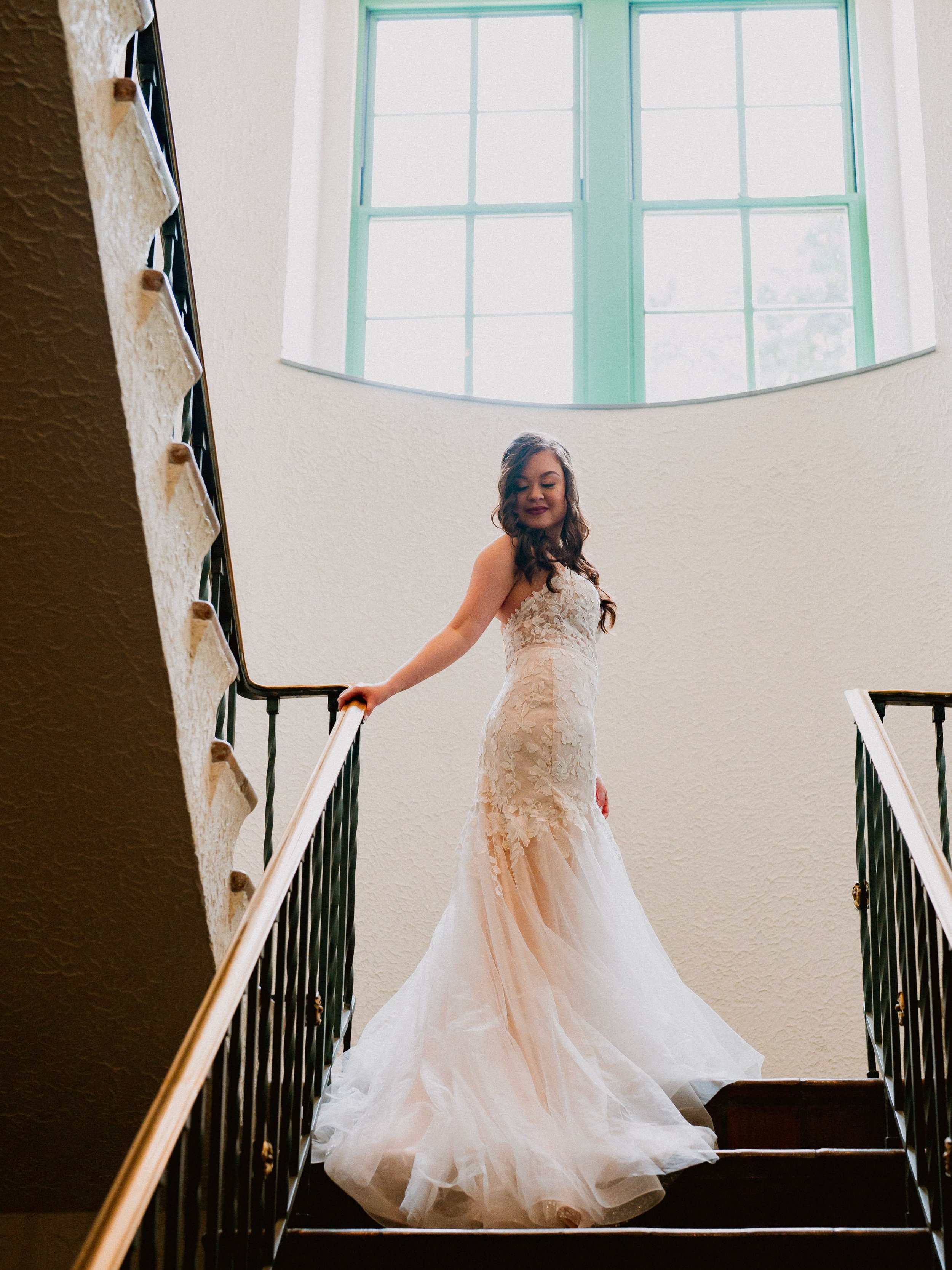 Is #flashbackfriday still a thing? Being in the business of memory-making, we like it. And we really like these moments from Brittany &amp; Scott&rsquo;s lovely spring wedding at @sunkengardensstpete. 🥰 Enjoy.

Vendor partners:
Photo | @grindandpres