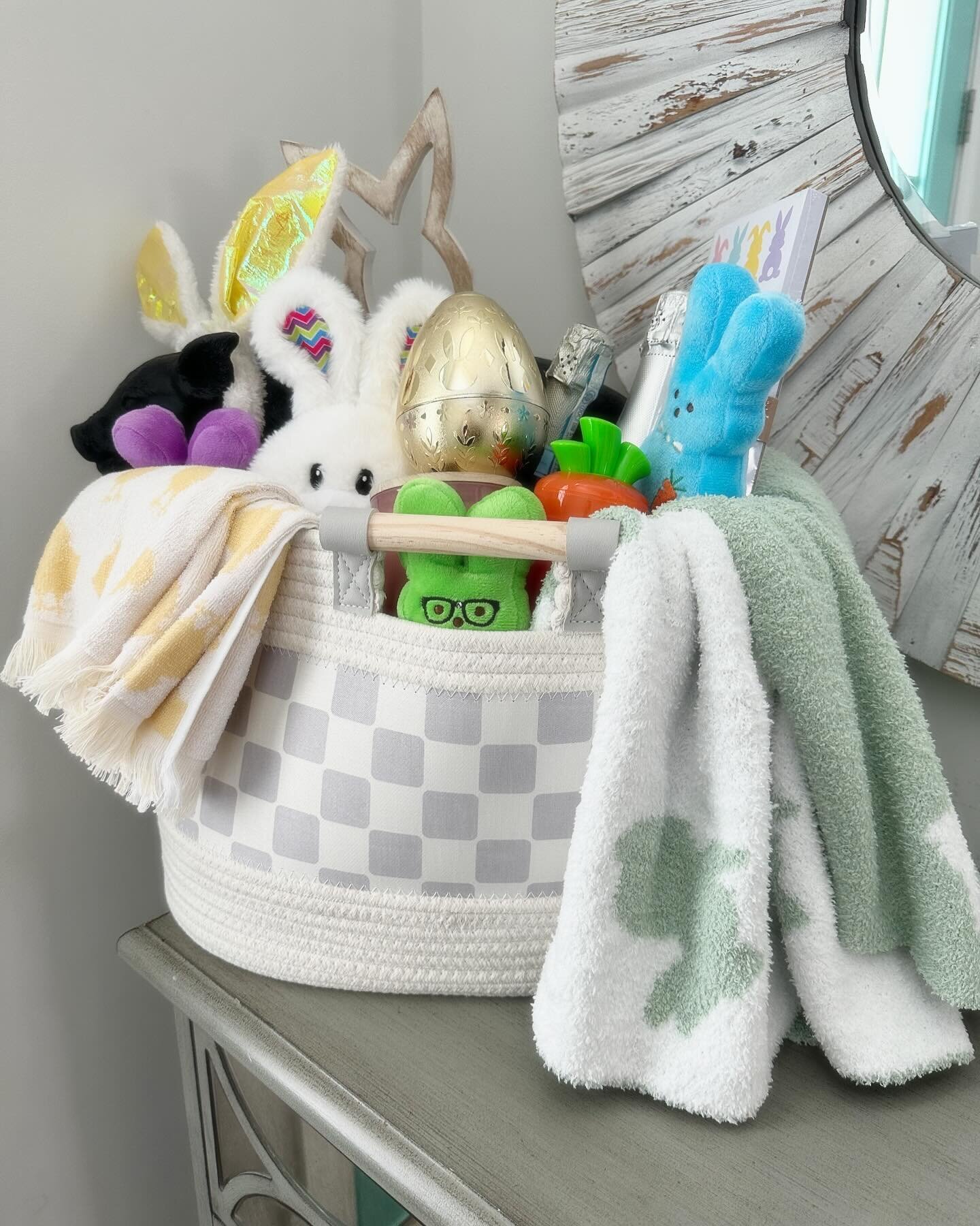 🌷🐣Say Hello to Spring with&hellip;..🐣🌷

🐰 OUR EASTER EGG-STRAVAGANZA RAFFLE BASKET 🐰 

We will be raffling this basket off on this weekend! It has lots of goodies, including some surprise gift cards in the GOLDEN EGG!!! 🏆🥚 

Basket Includes:
