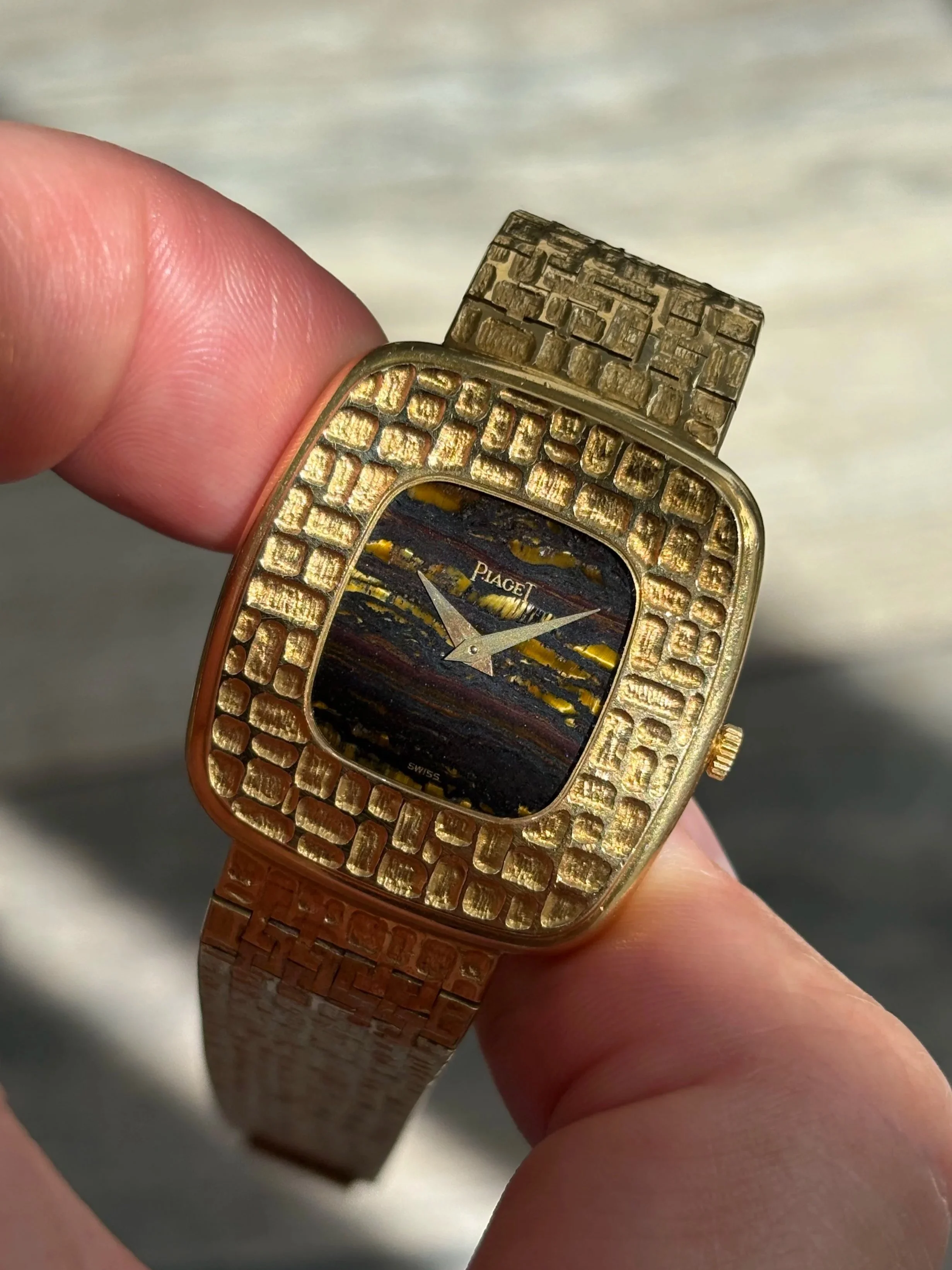 Piaget Pebble Case Yellow Gold Brick Textured Bracelet & Tiger Iron Stone Dial ref. 99121 A20
